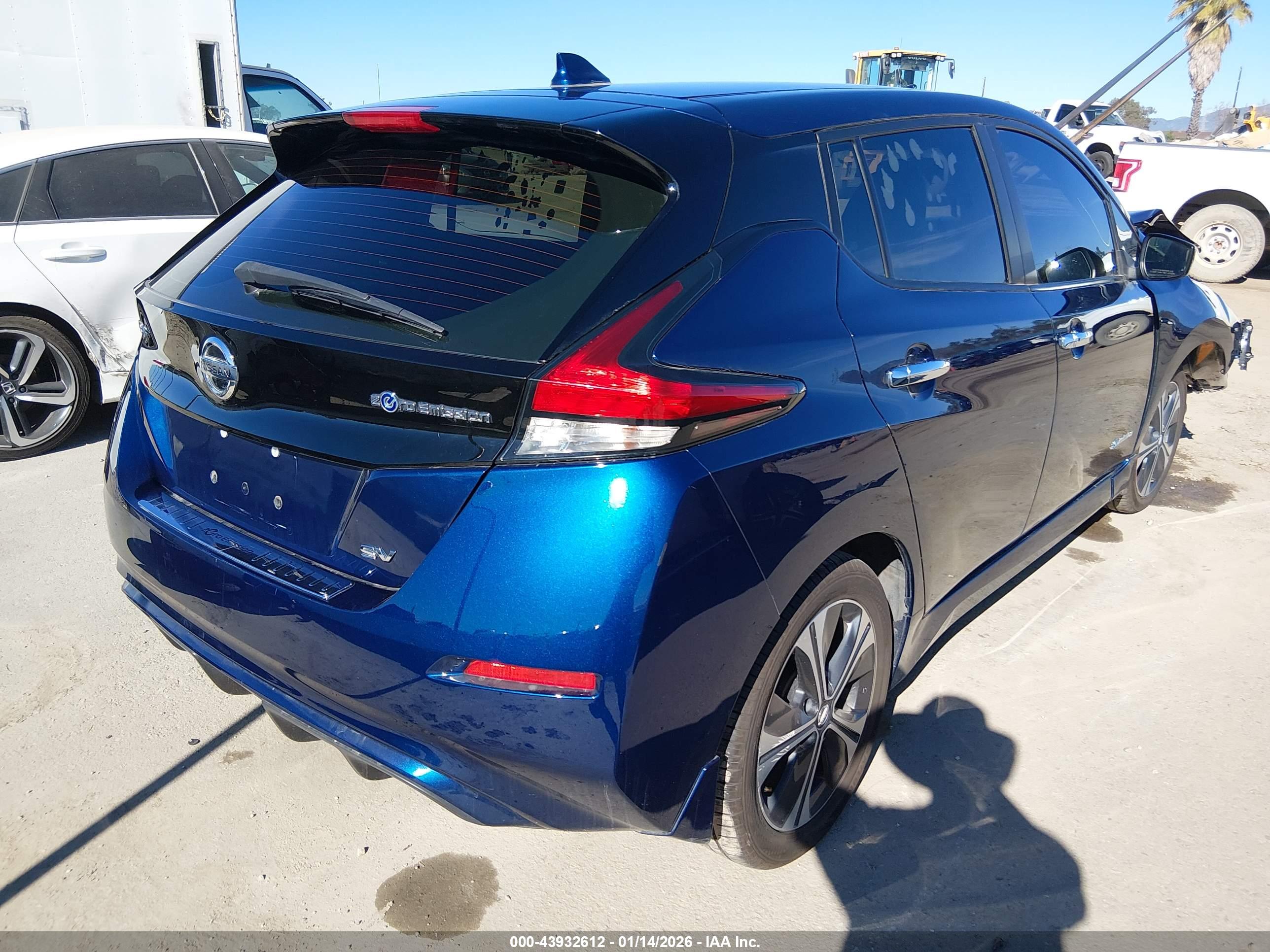 NISSAN LEAF image 4
