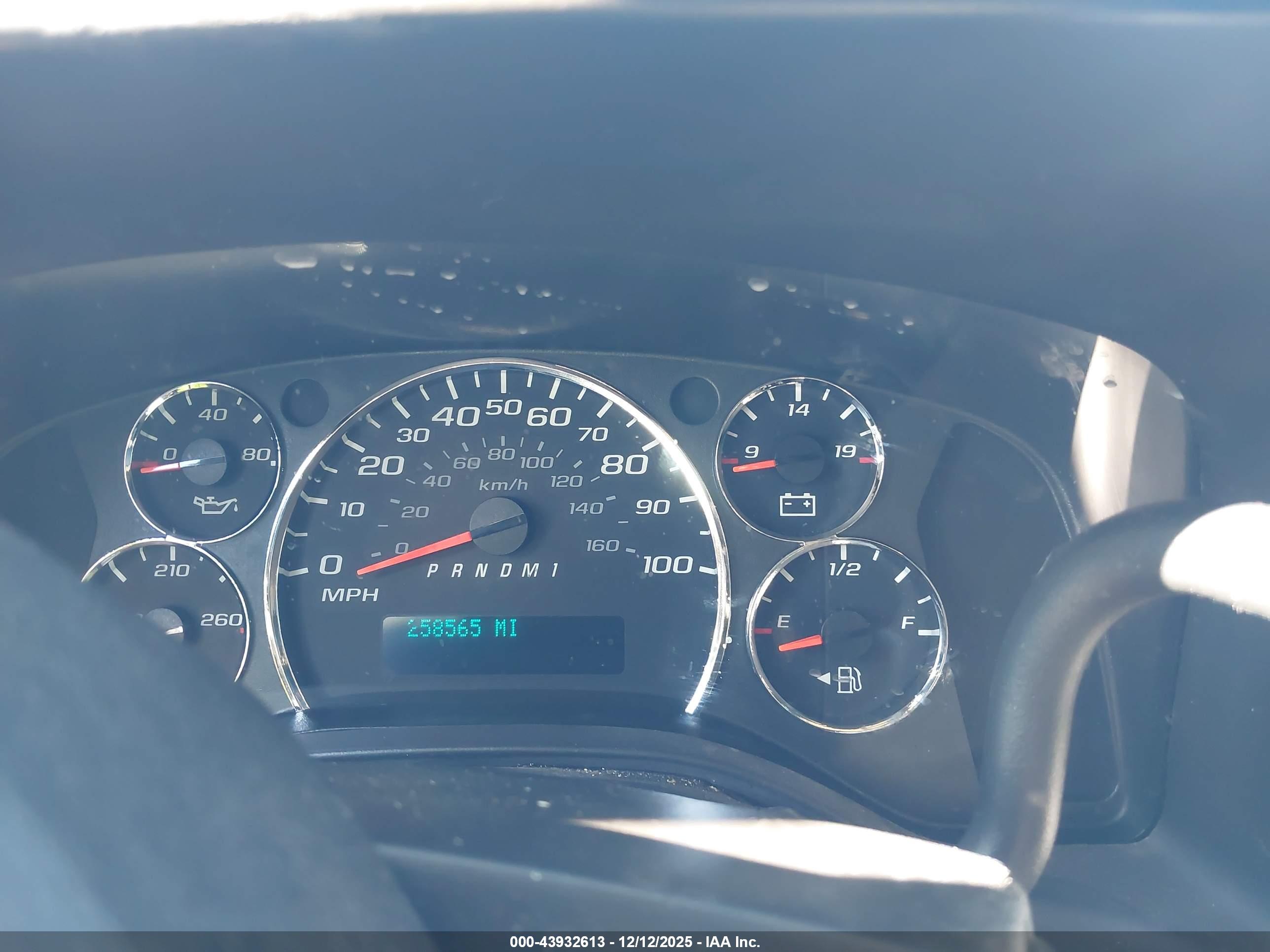 CHEVROLET EXPRESS image 7