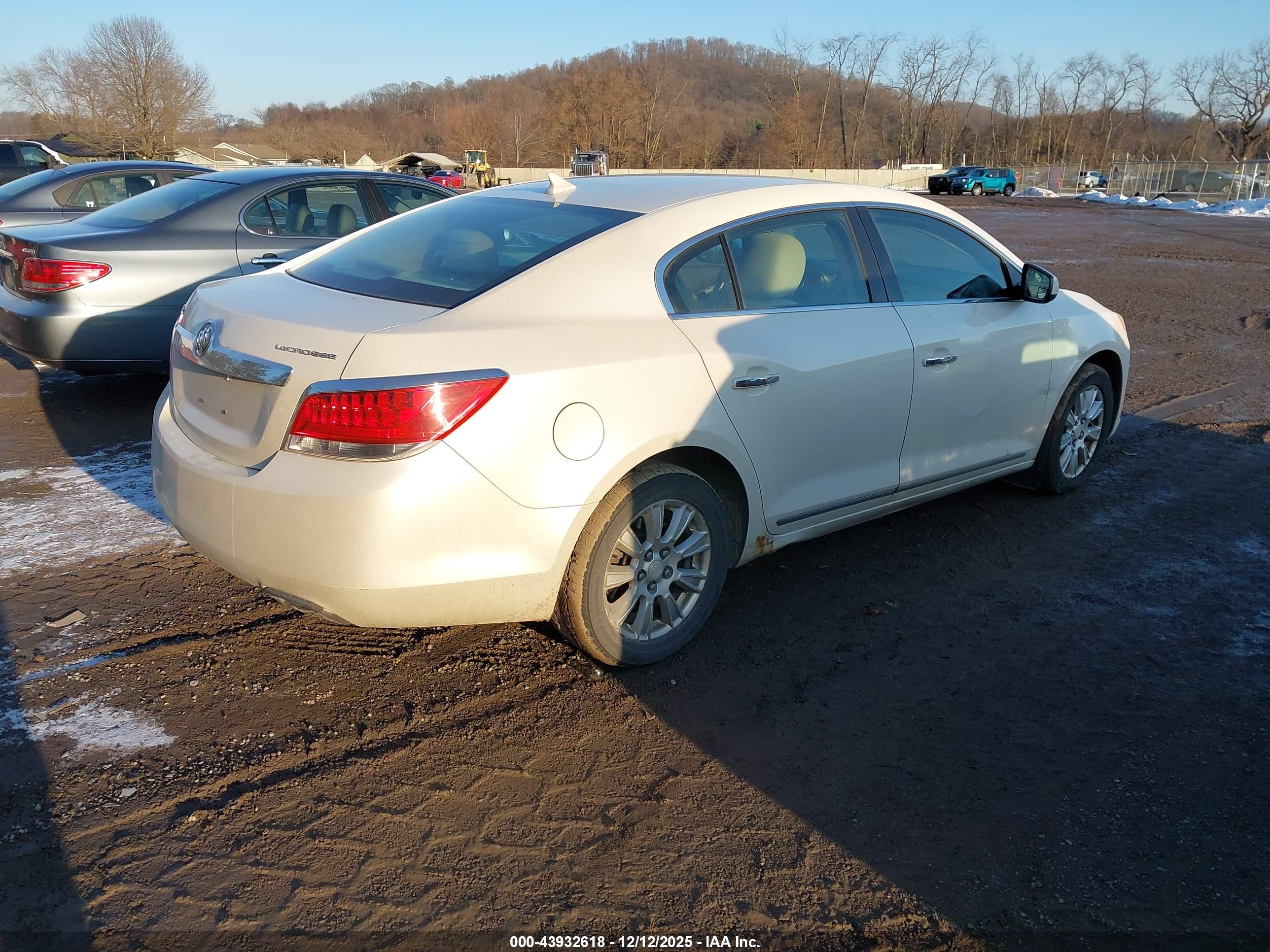 BUICK LACROSSE image 4