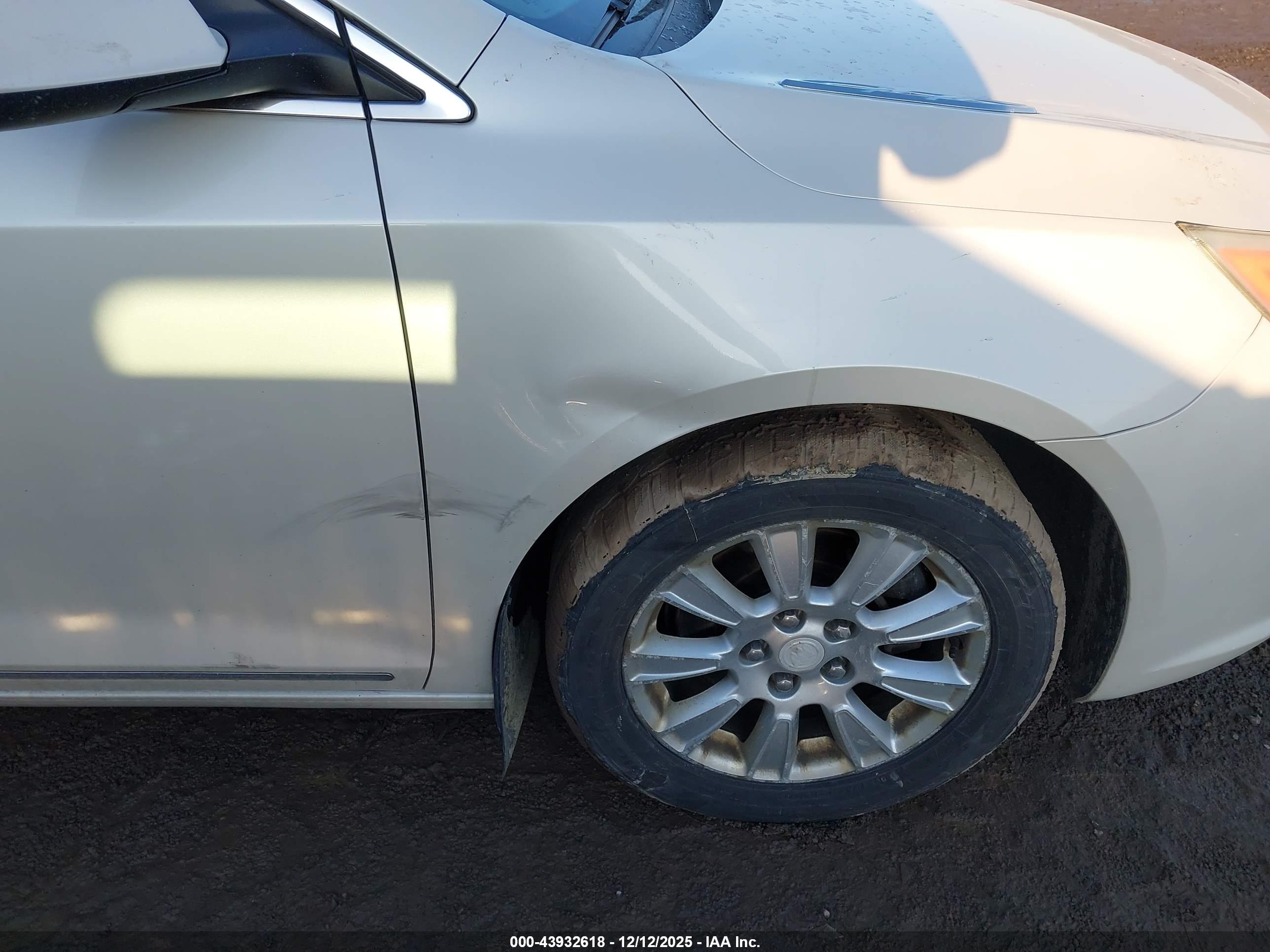 BUICK LACROSSE image 6