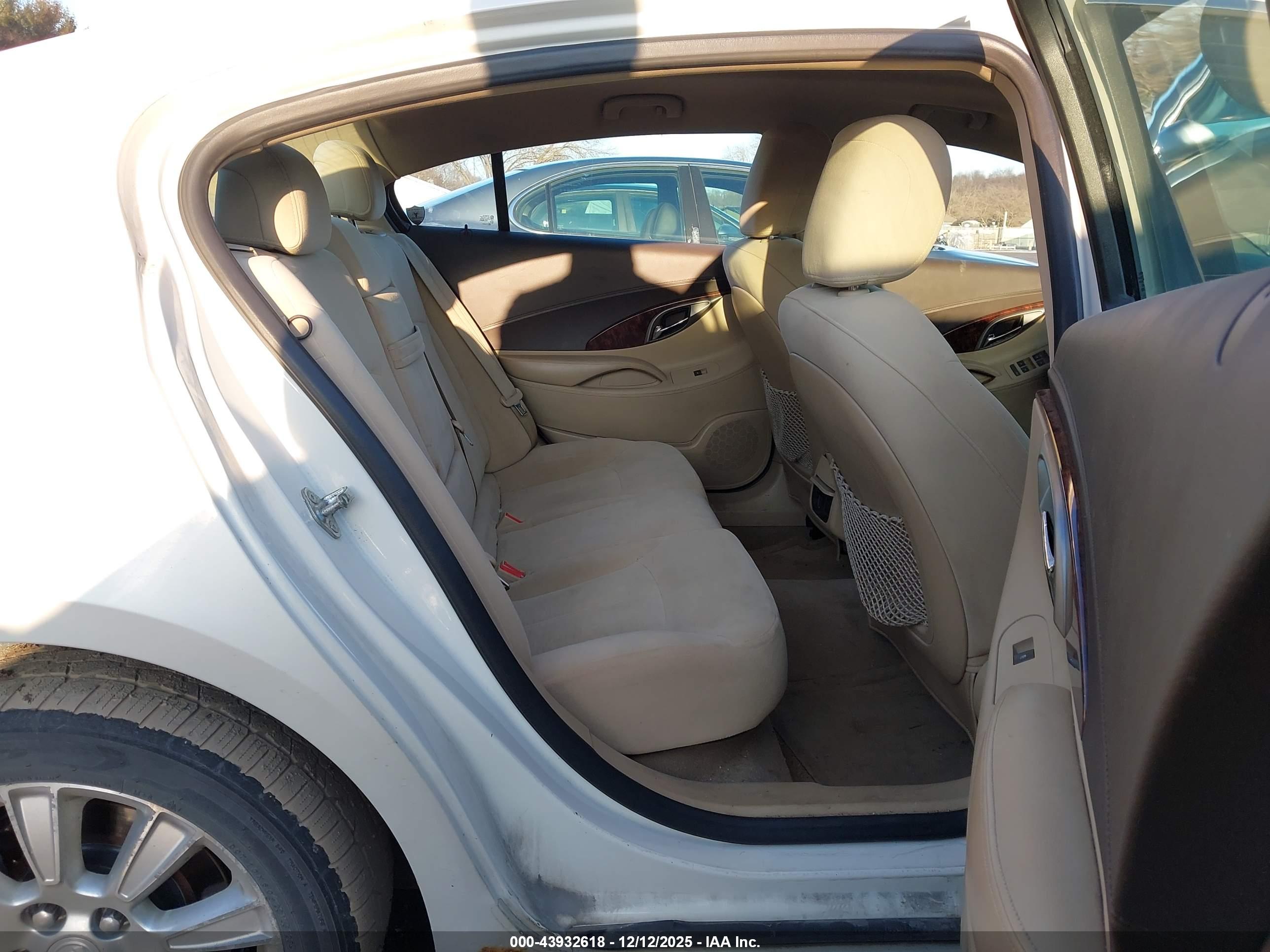 BUICK LACROSSE image 8