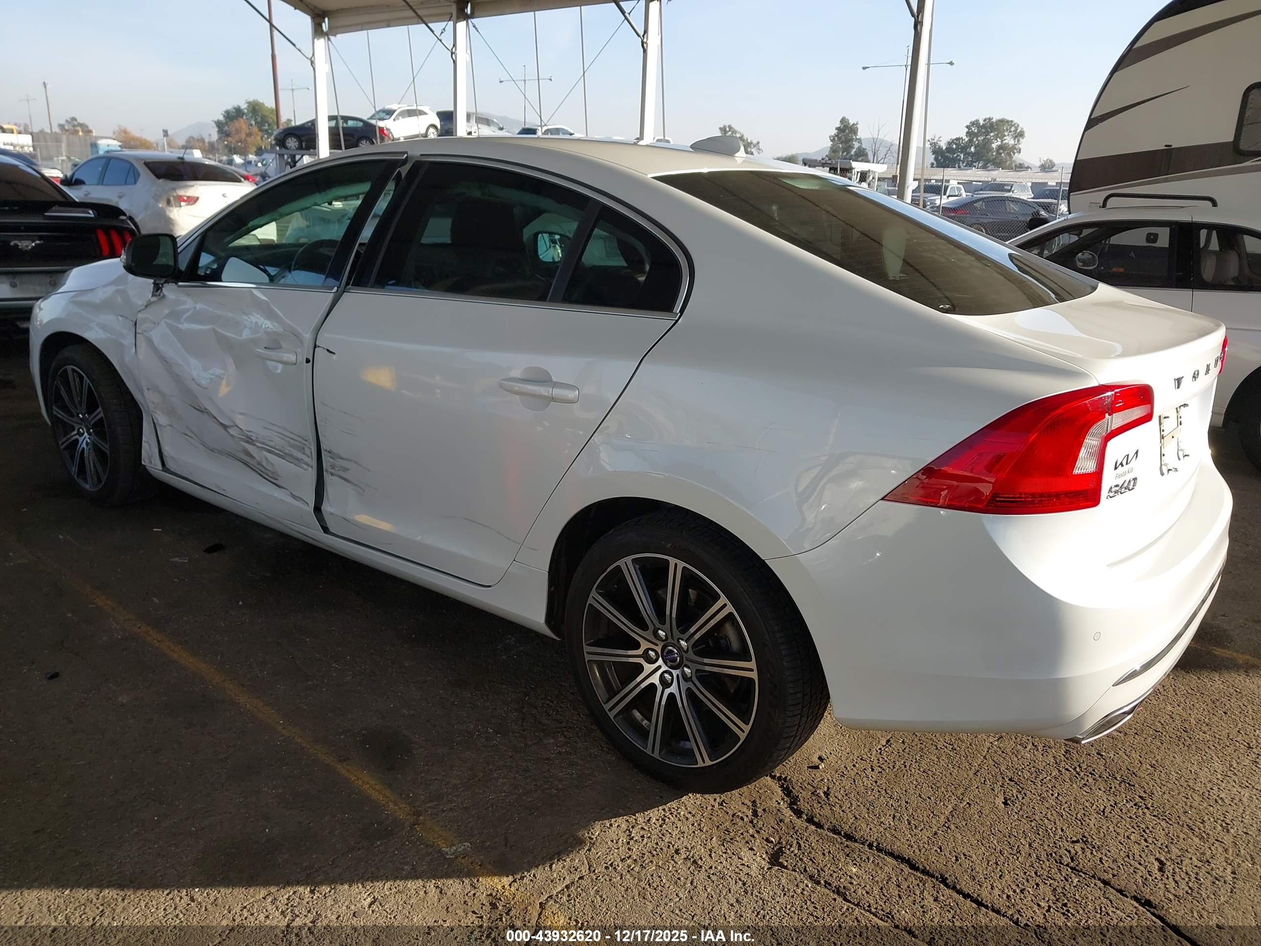 VOLVO S60 image 3