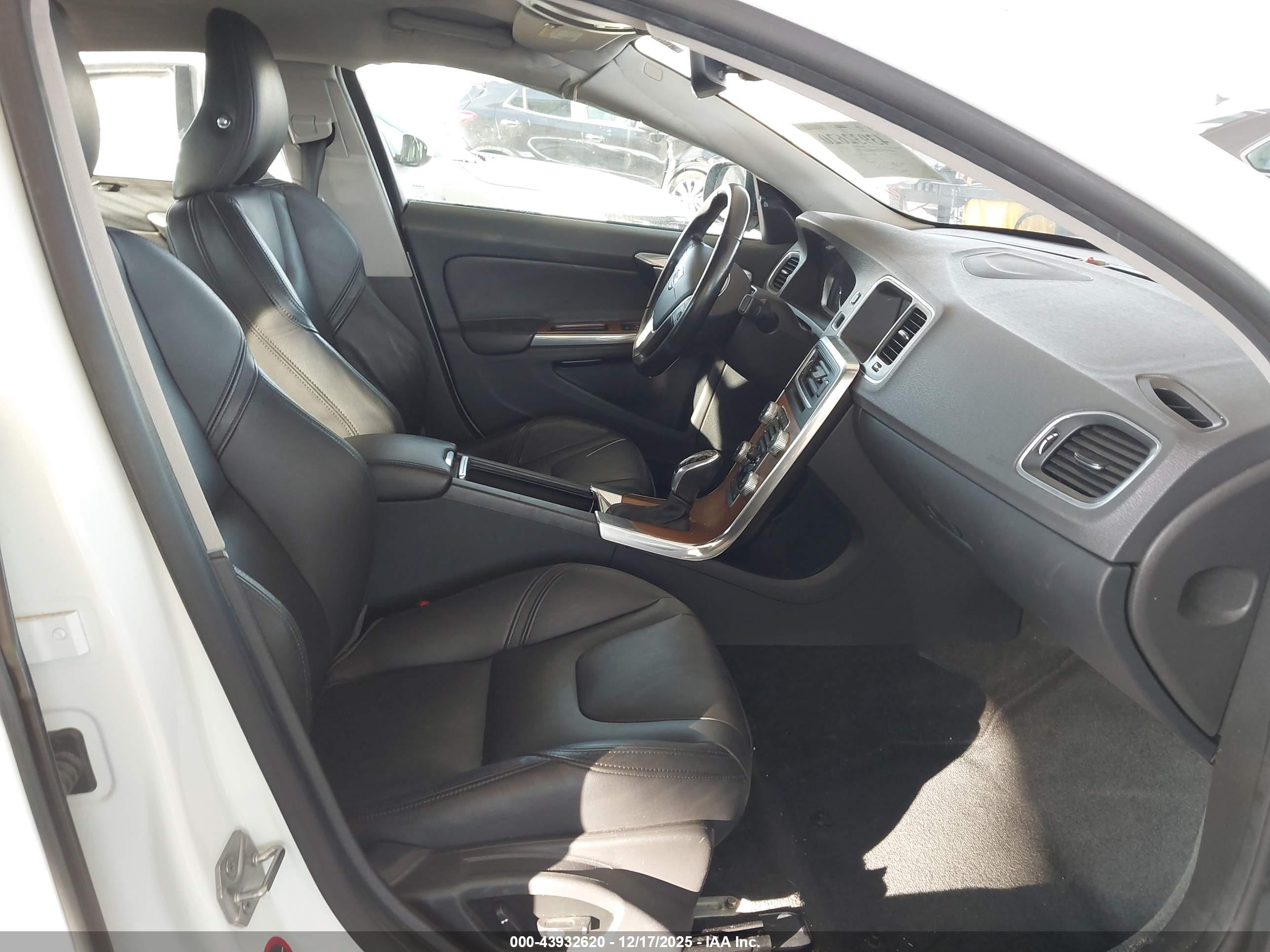 VOLVO S60 image 5