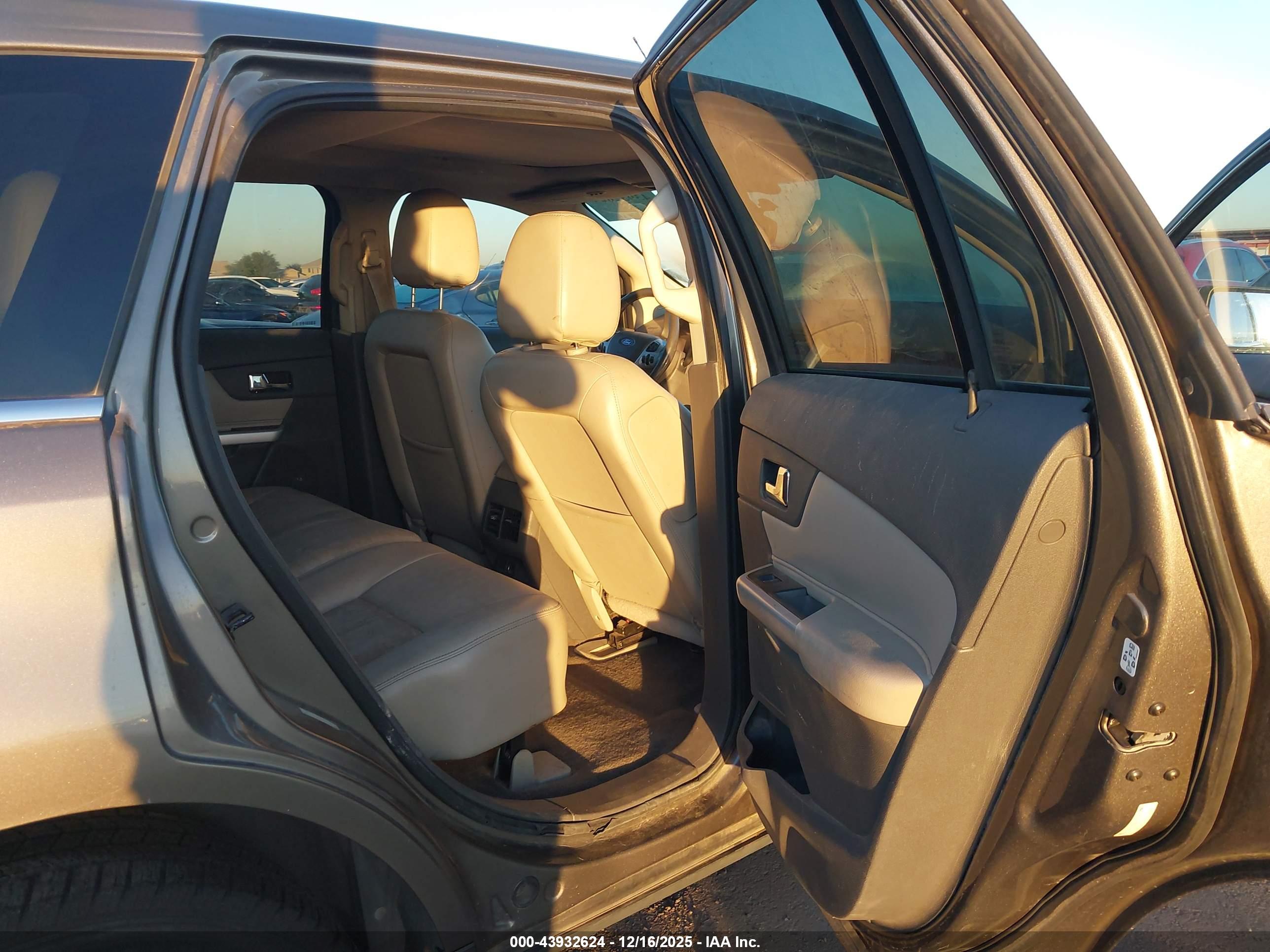 FORD EDGE image 8