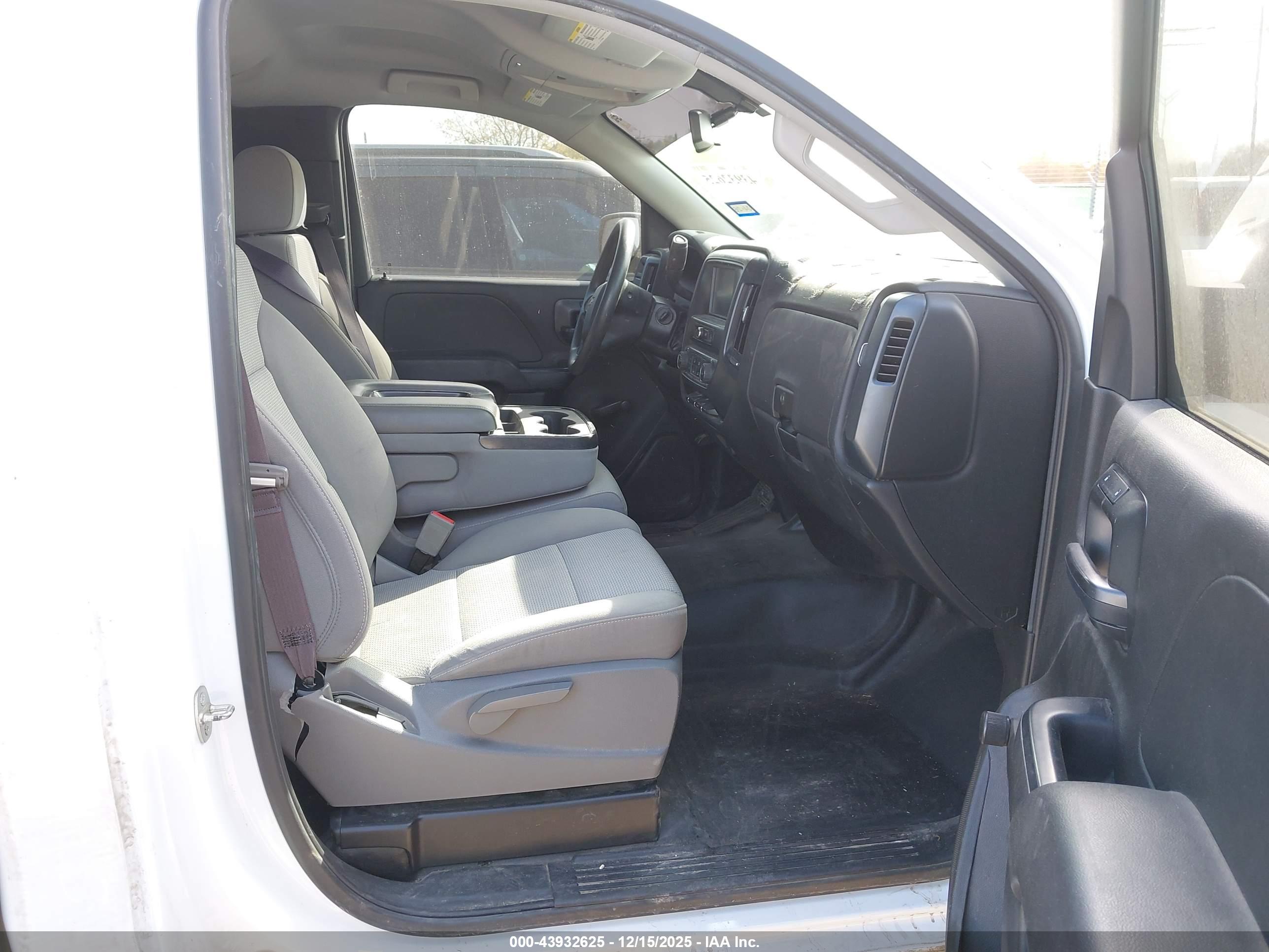CHEVROLET SILVERADO image 5