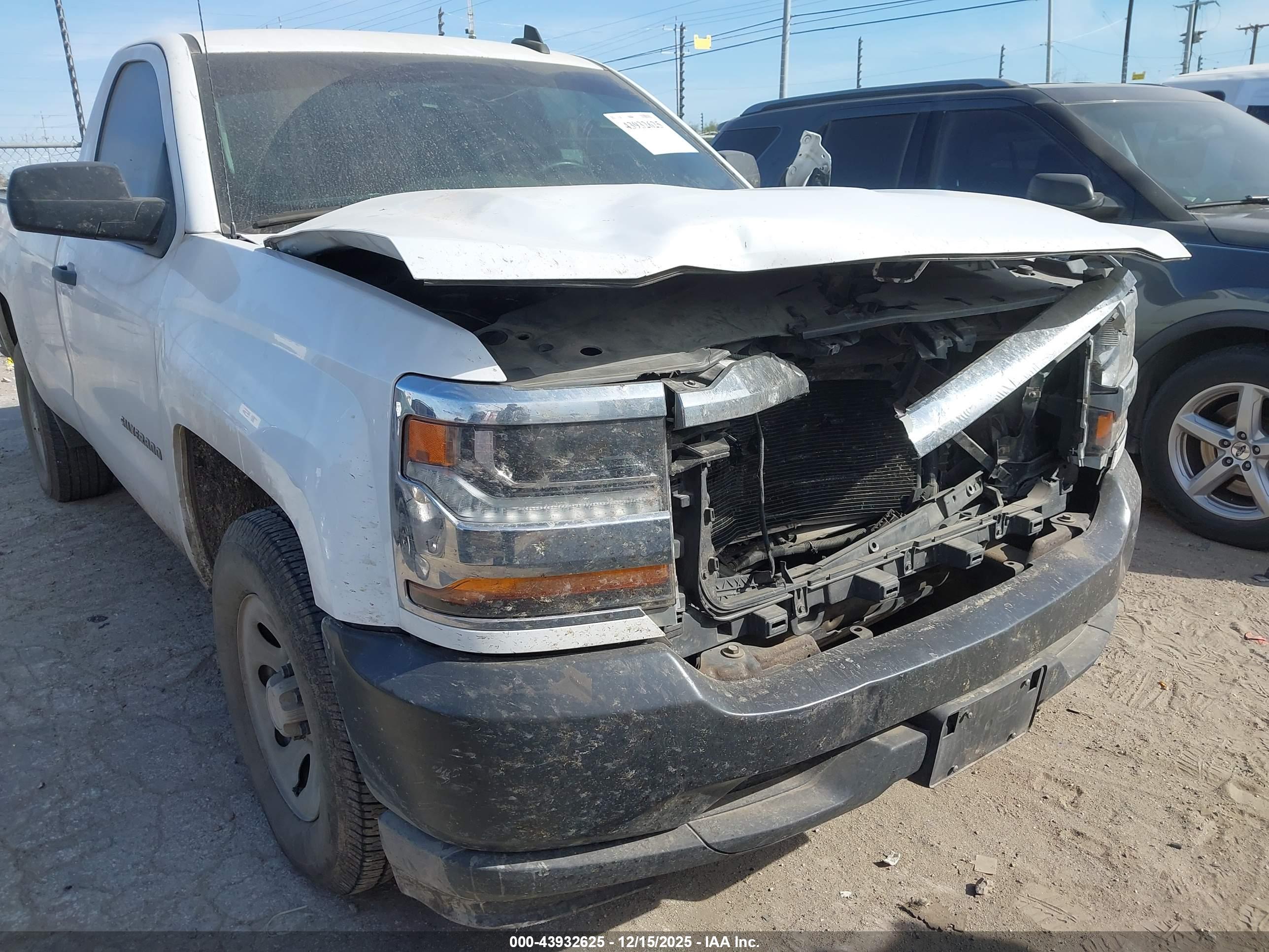 CHEVROLET SILVERADO image 6