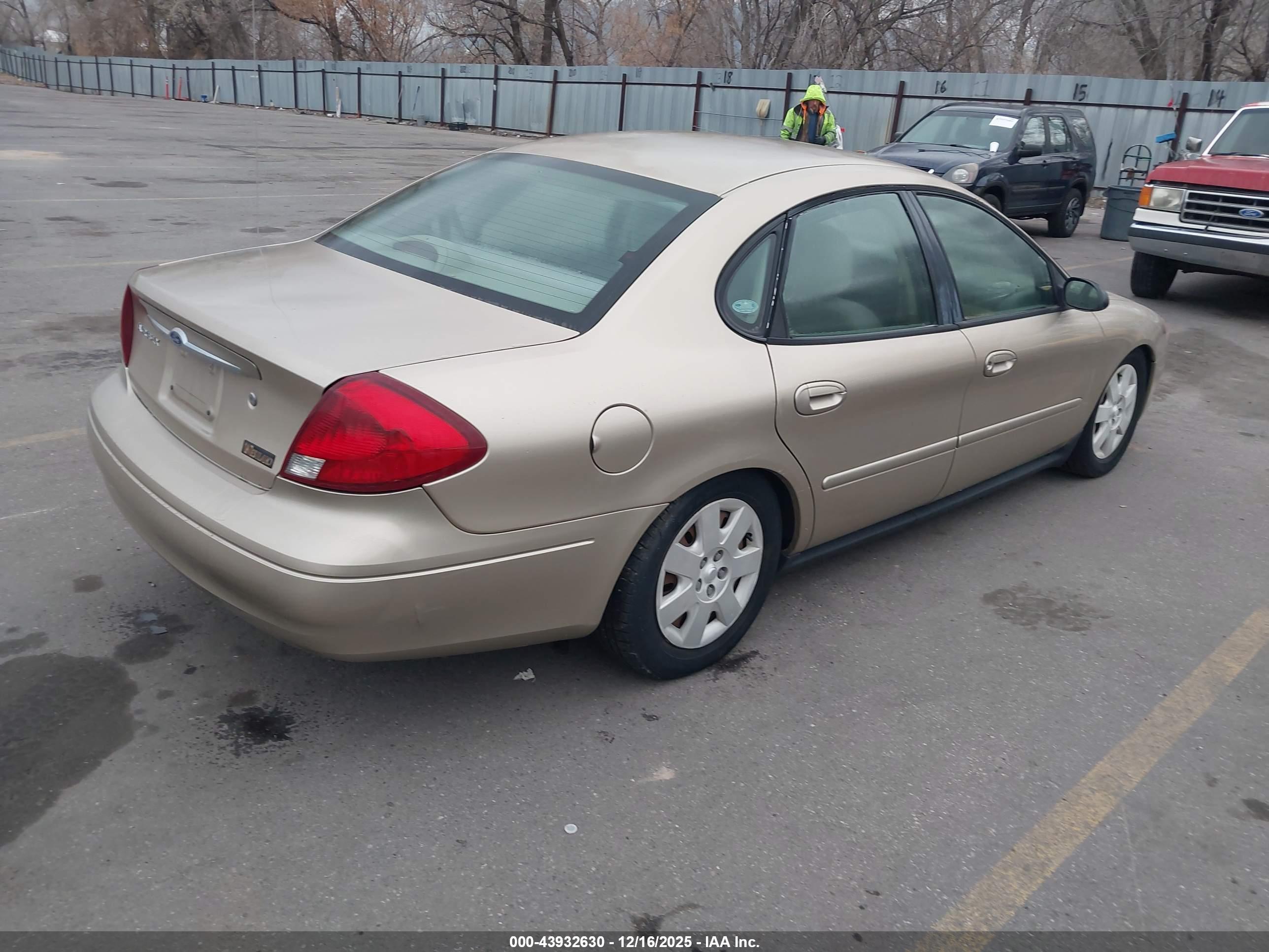 FORD TAURUS image 4