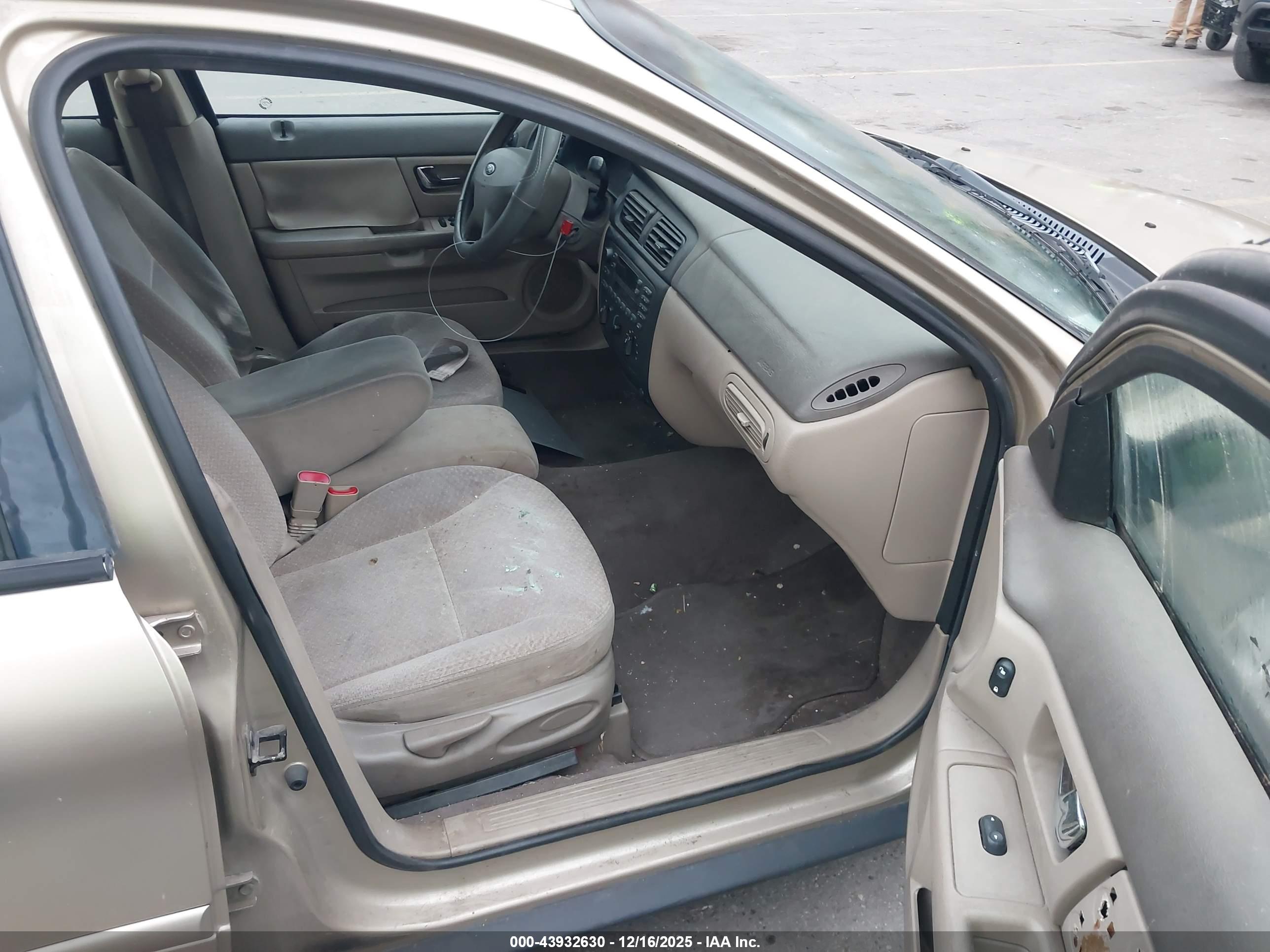 FORD TAURUS image 5