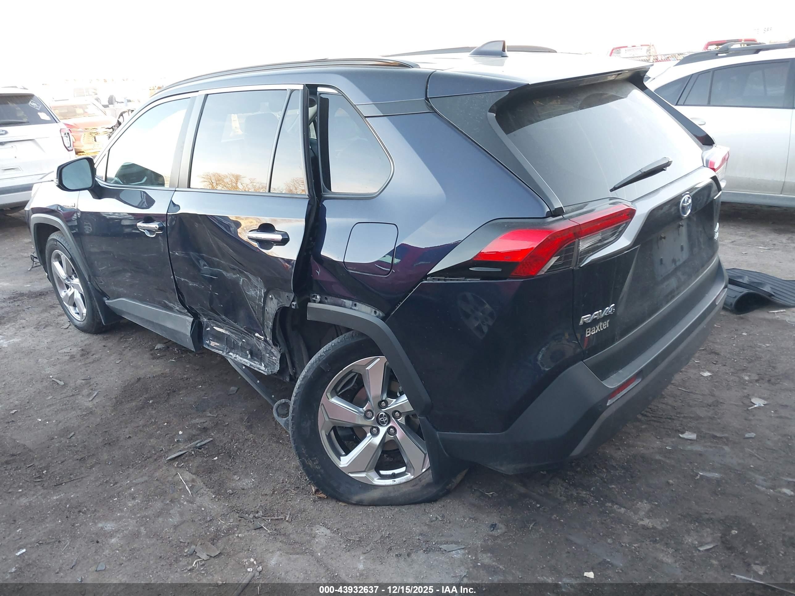 TOYOTA RAV4 image 3