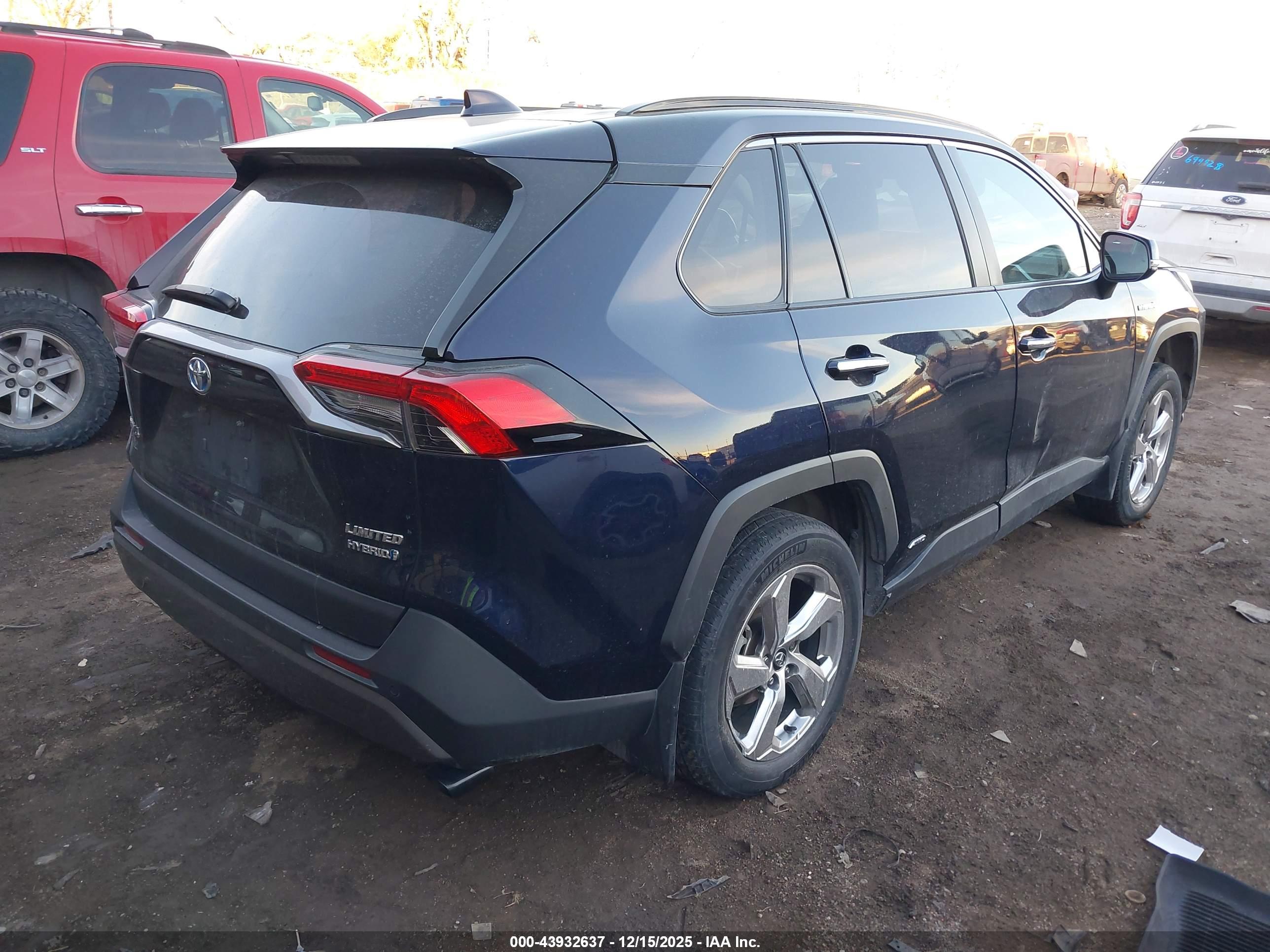 TOYOTA RAV4 image 4