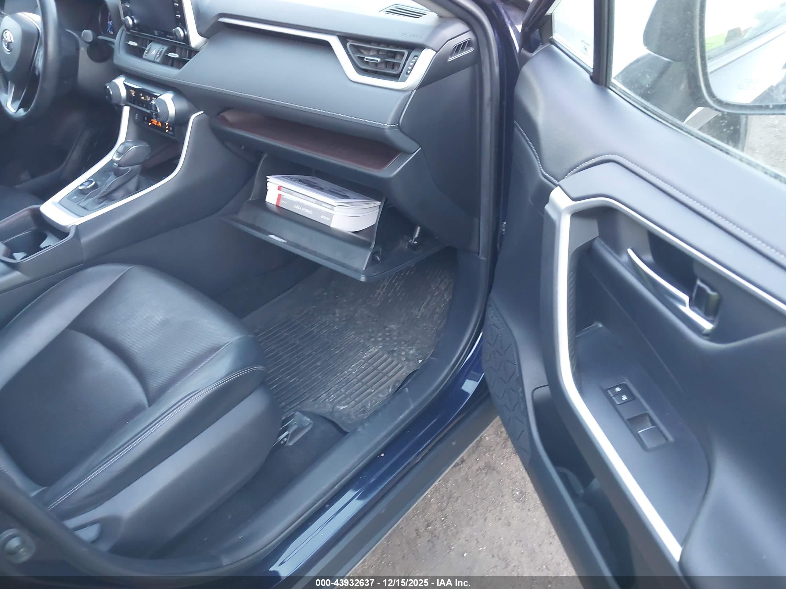 TOYOTA RAV4 image 5