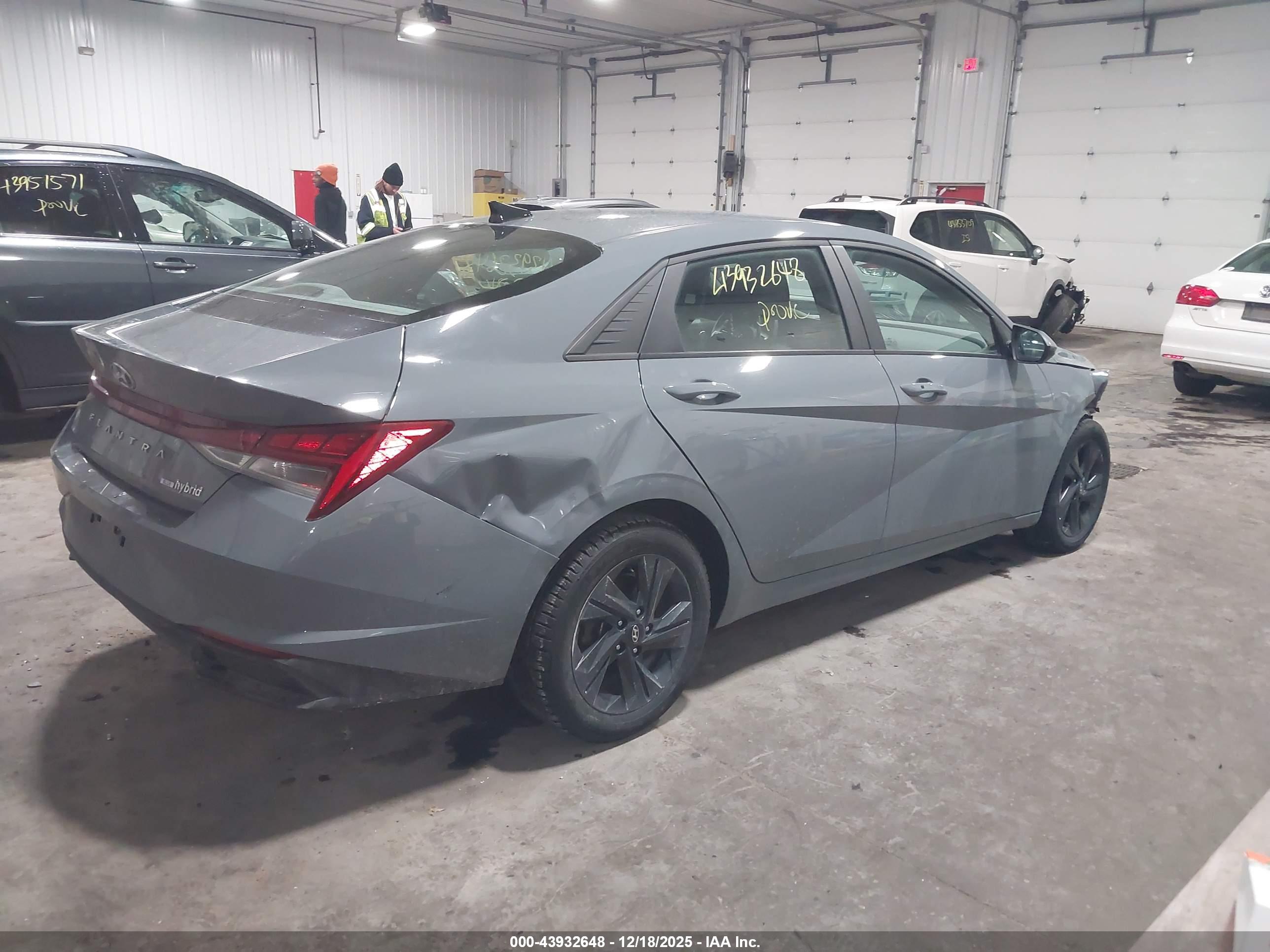 HYUNDAI ELANTRA image 4
