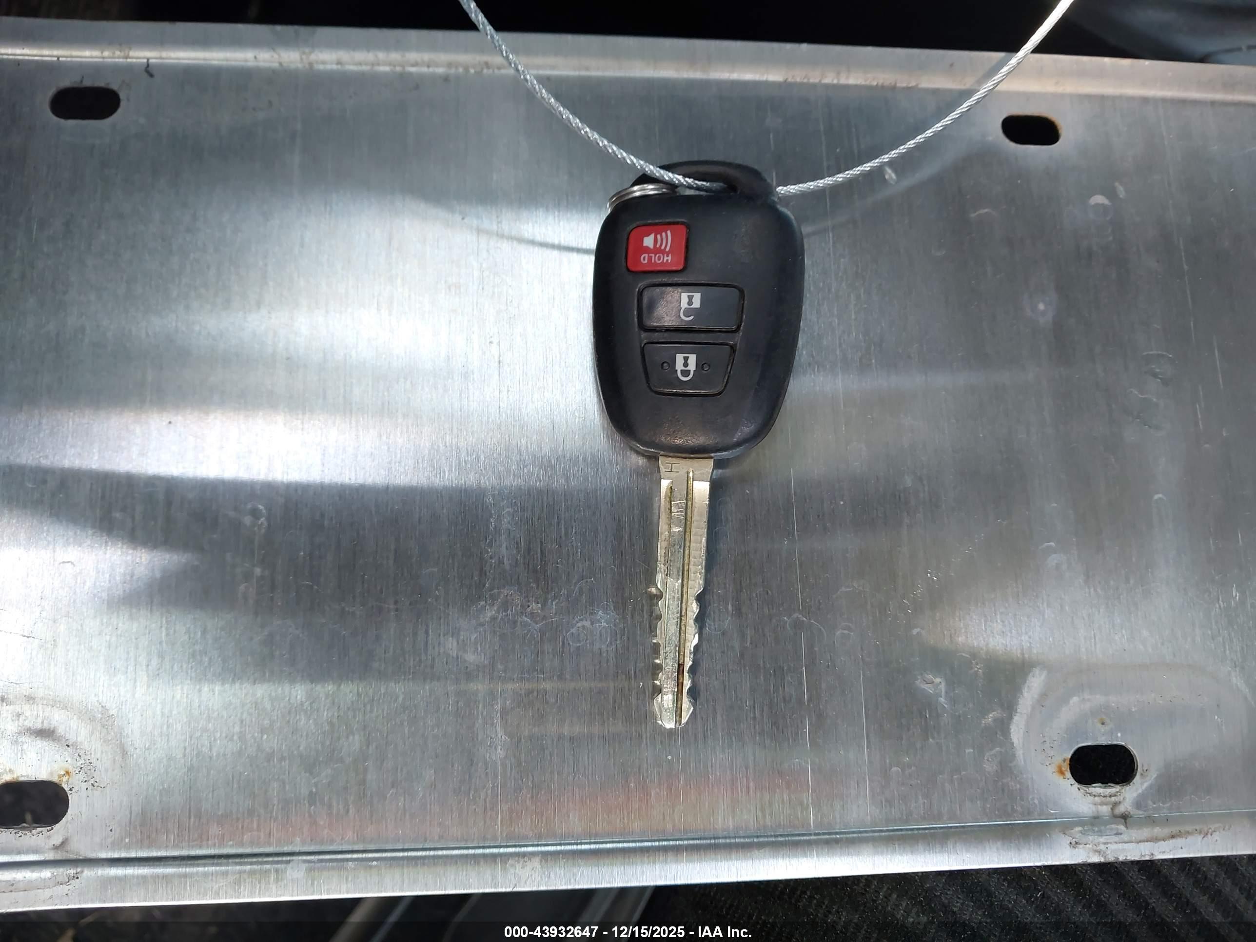 TOYOTA RAV4 image 11