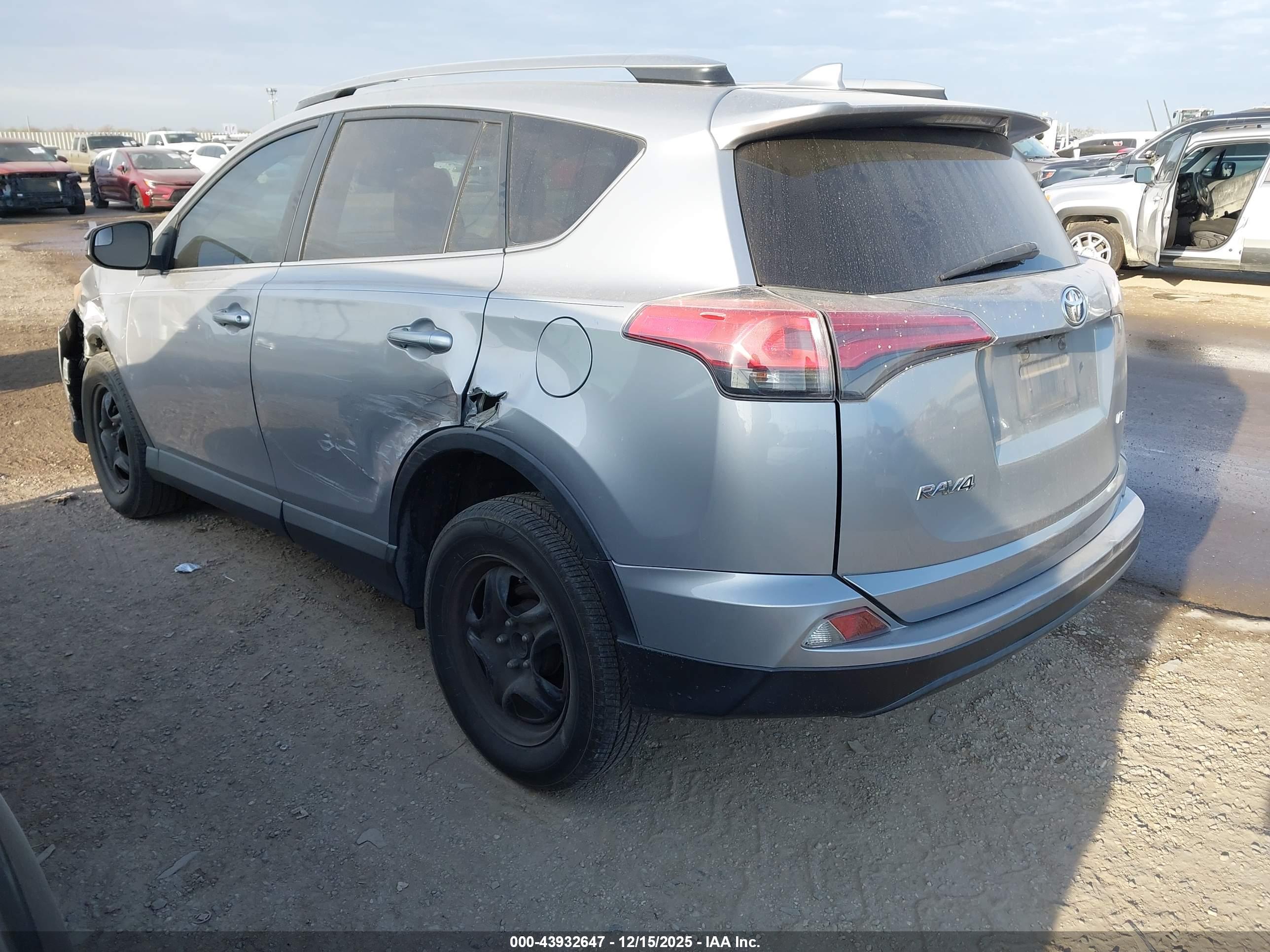 TOYOTA RAV4 image 3