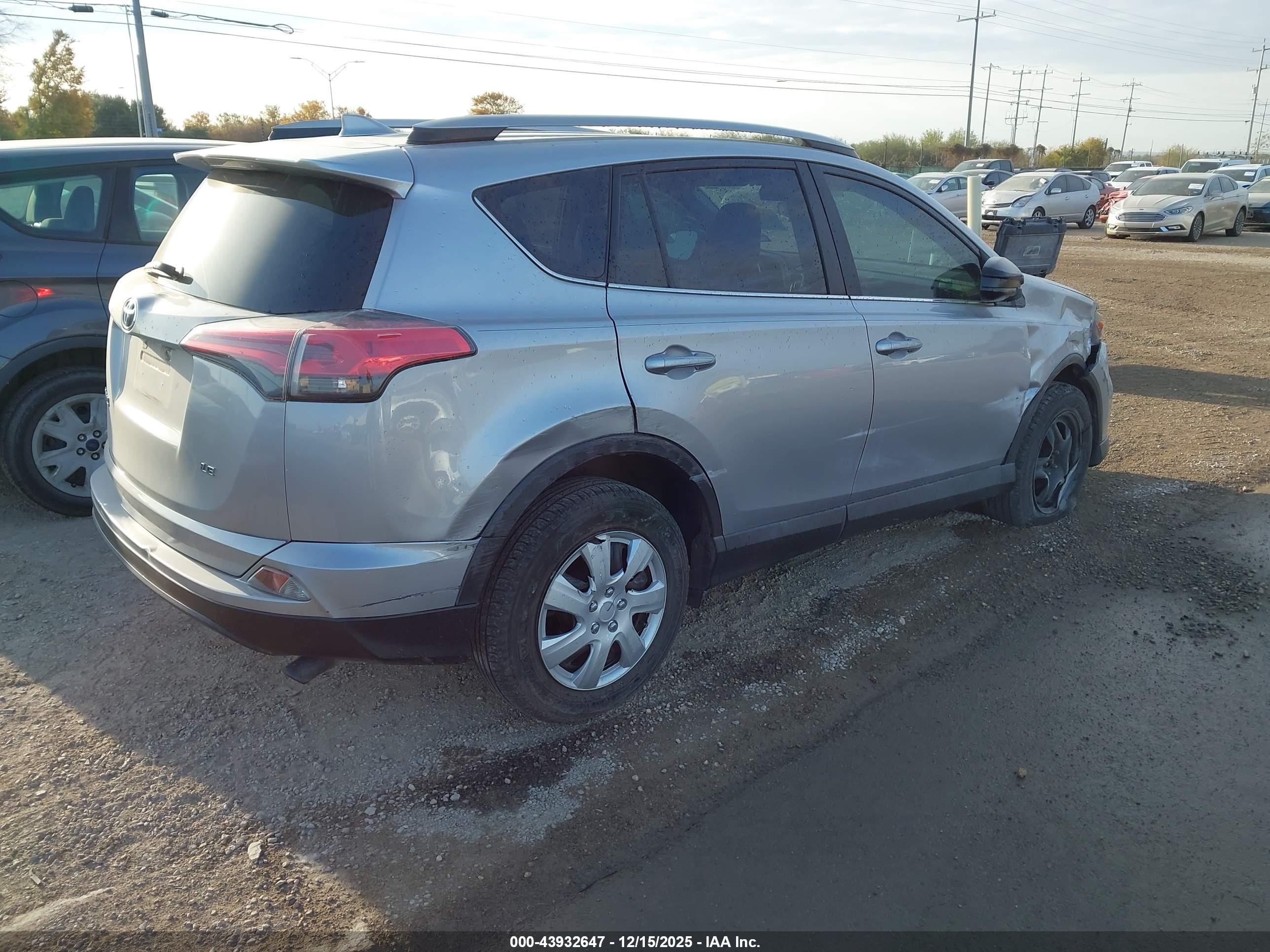 TOYOTA RAV4 image 4