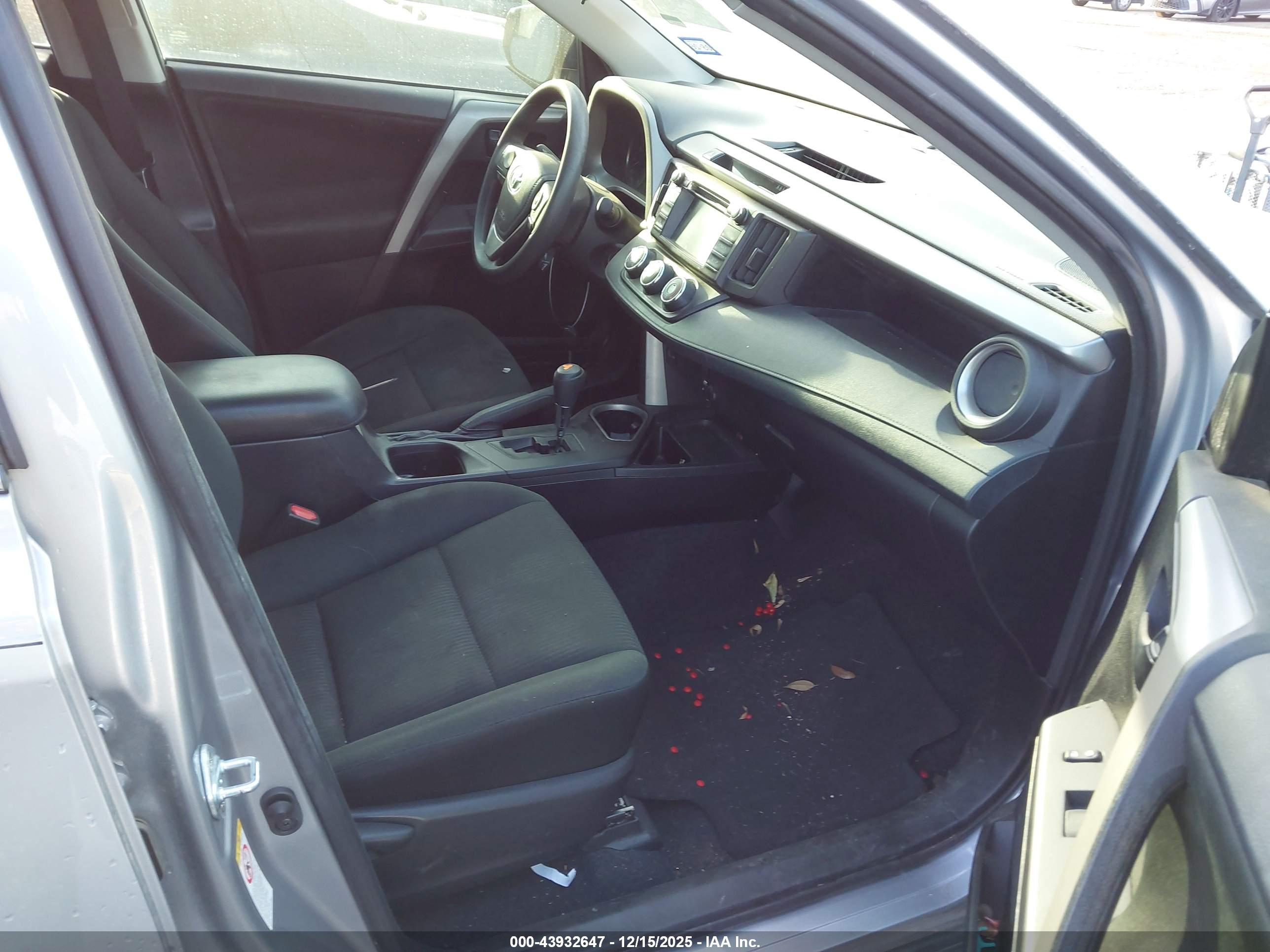 TOYOTA RAV4 image 5