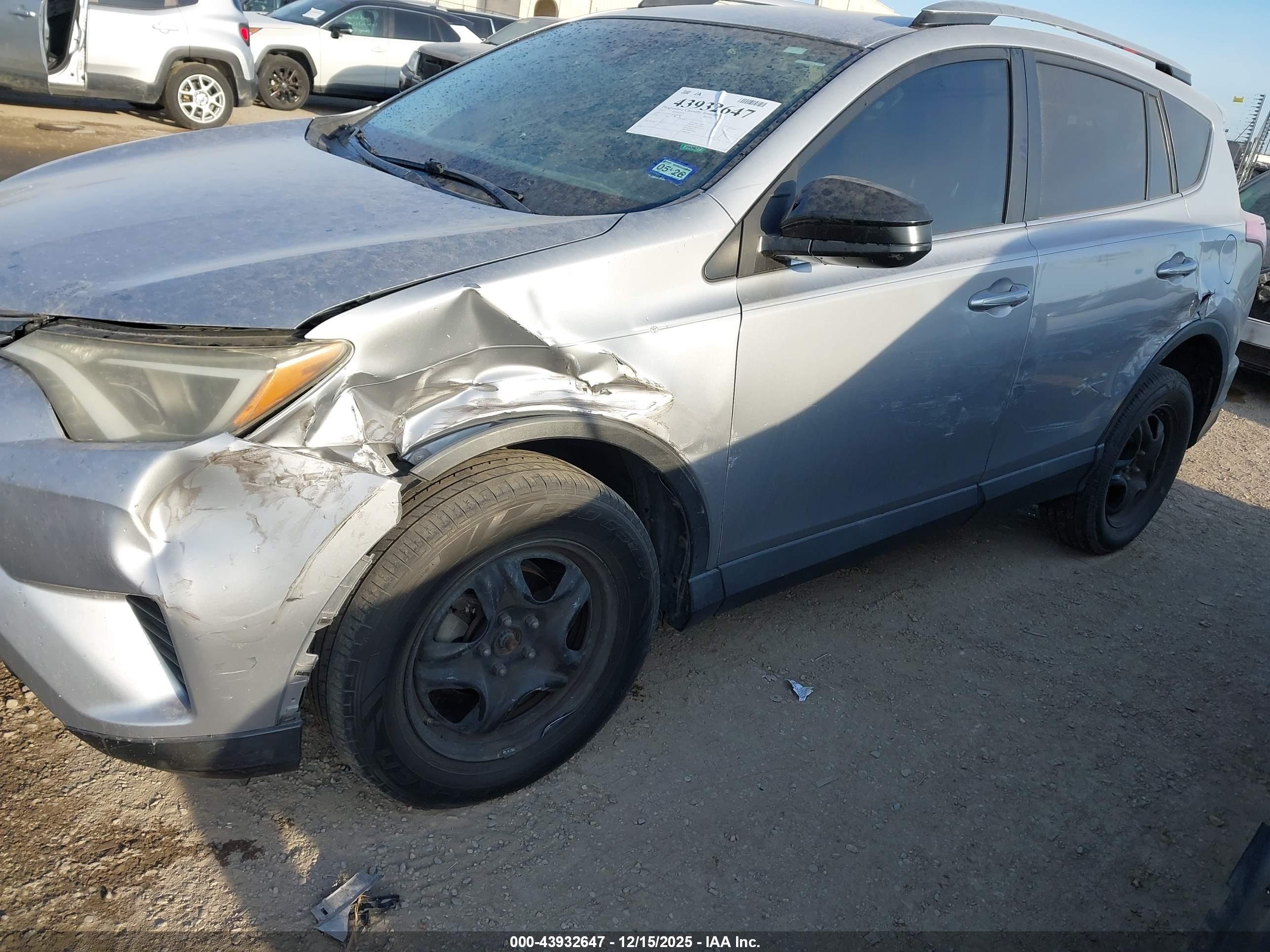 TOYOTA RAV4 image 6