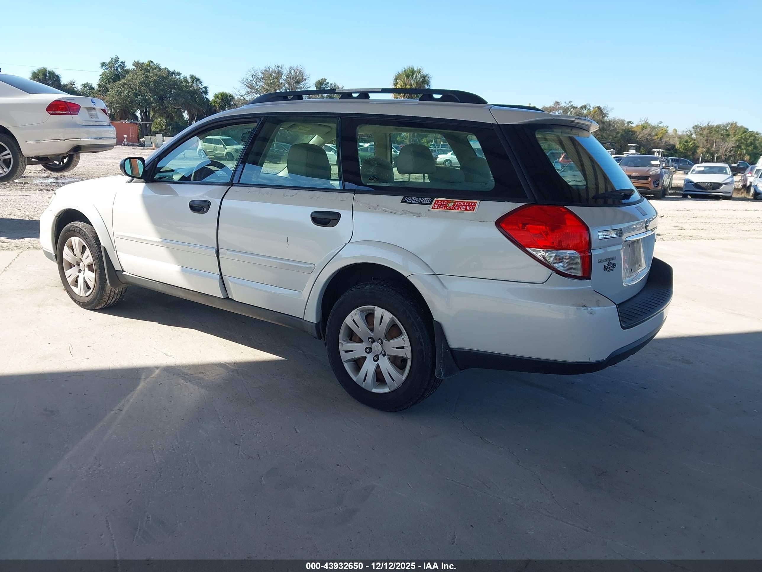 SUBARU OUTBACK image 3