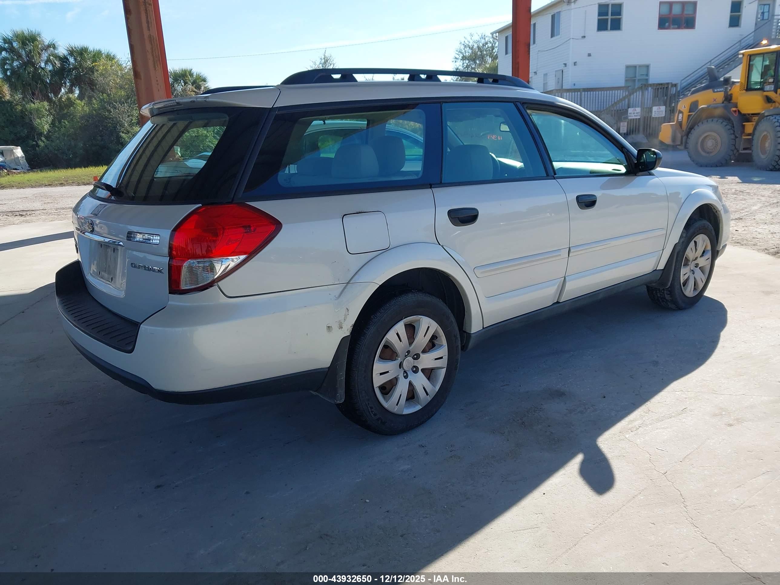 SUBARU OUTBACK image 4