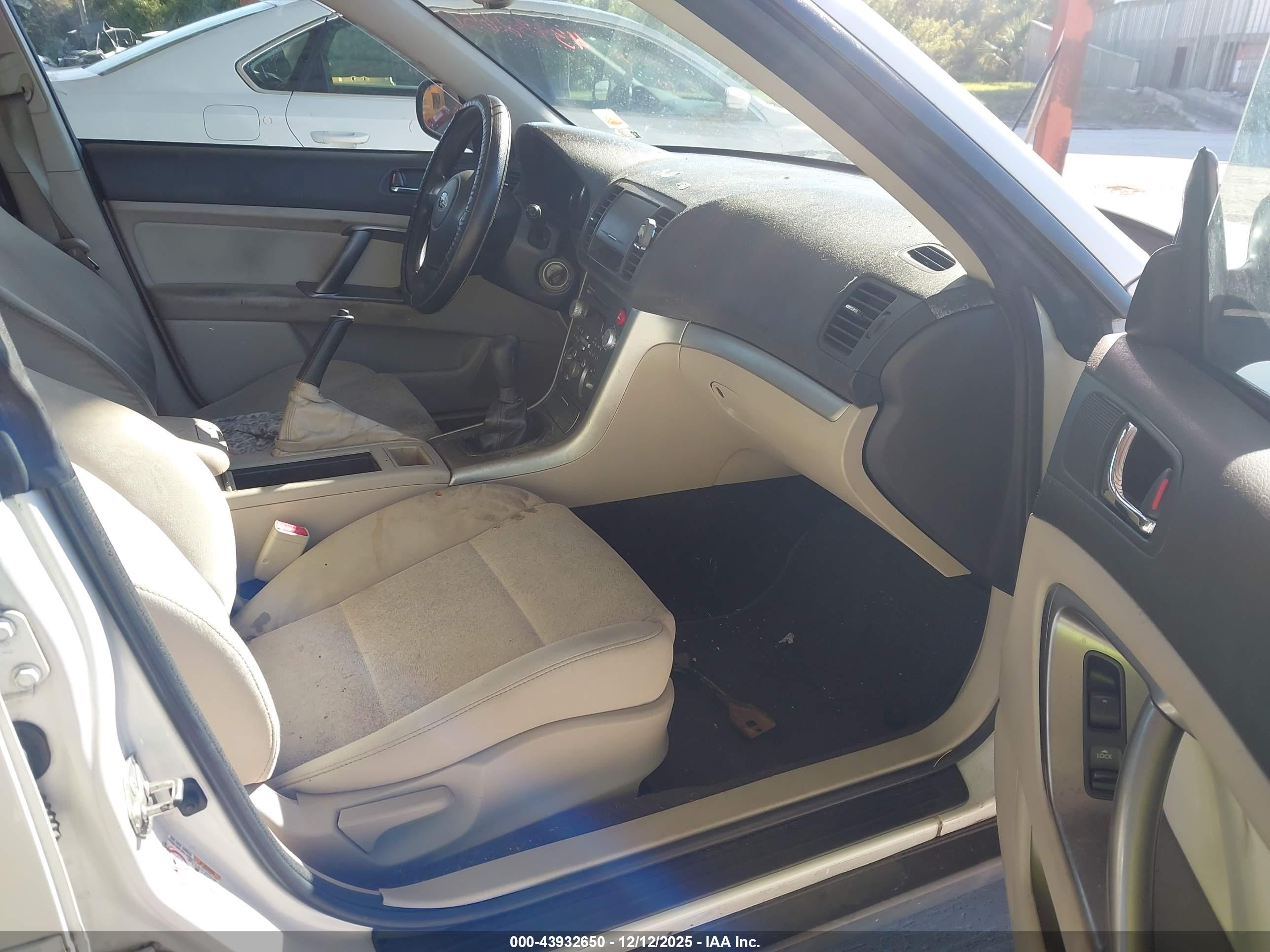 SUBARU OUTBACK image 5