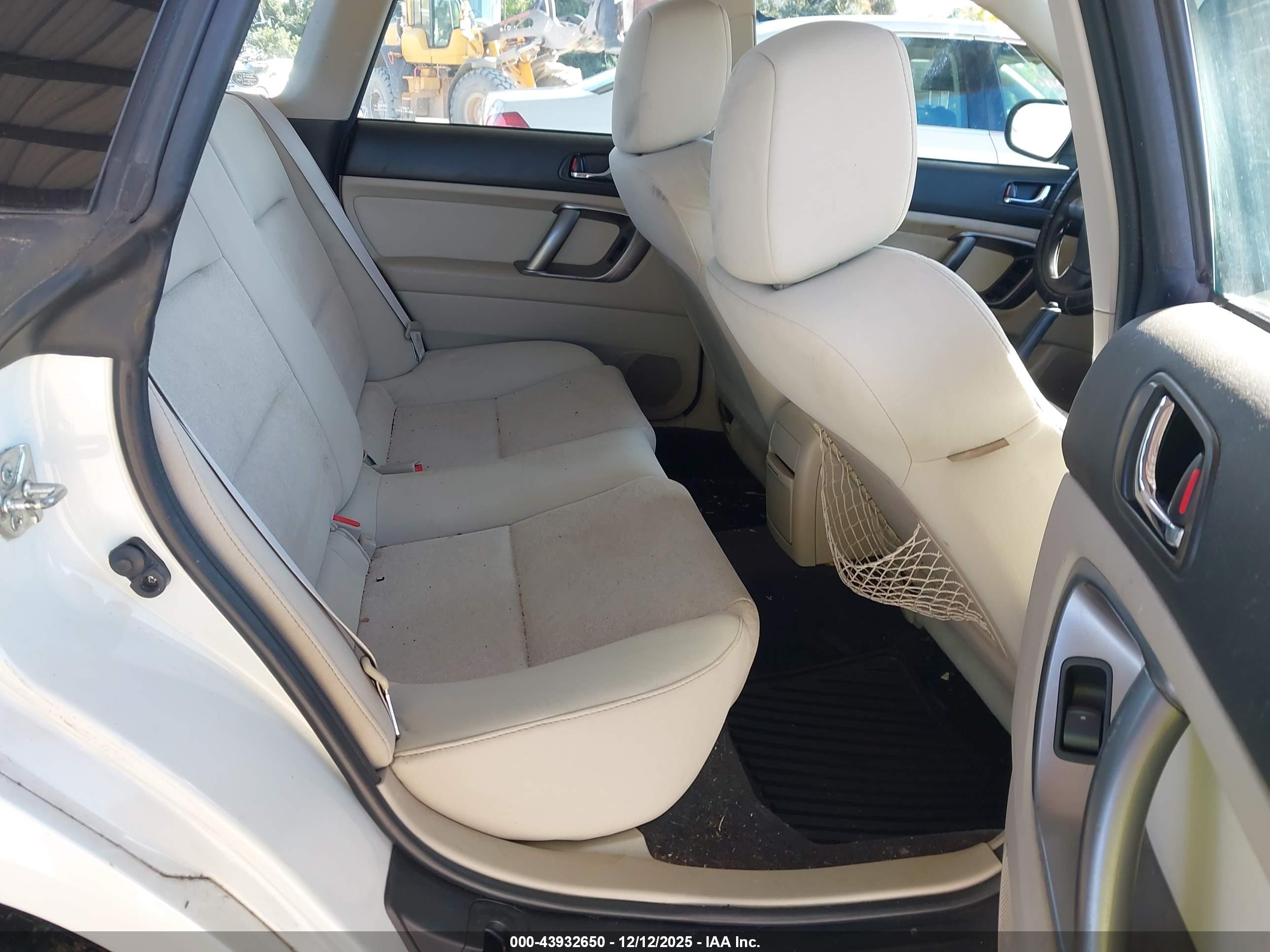 SUBARU OUTBACK image 8
