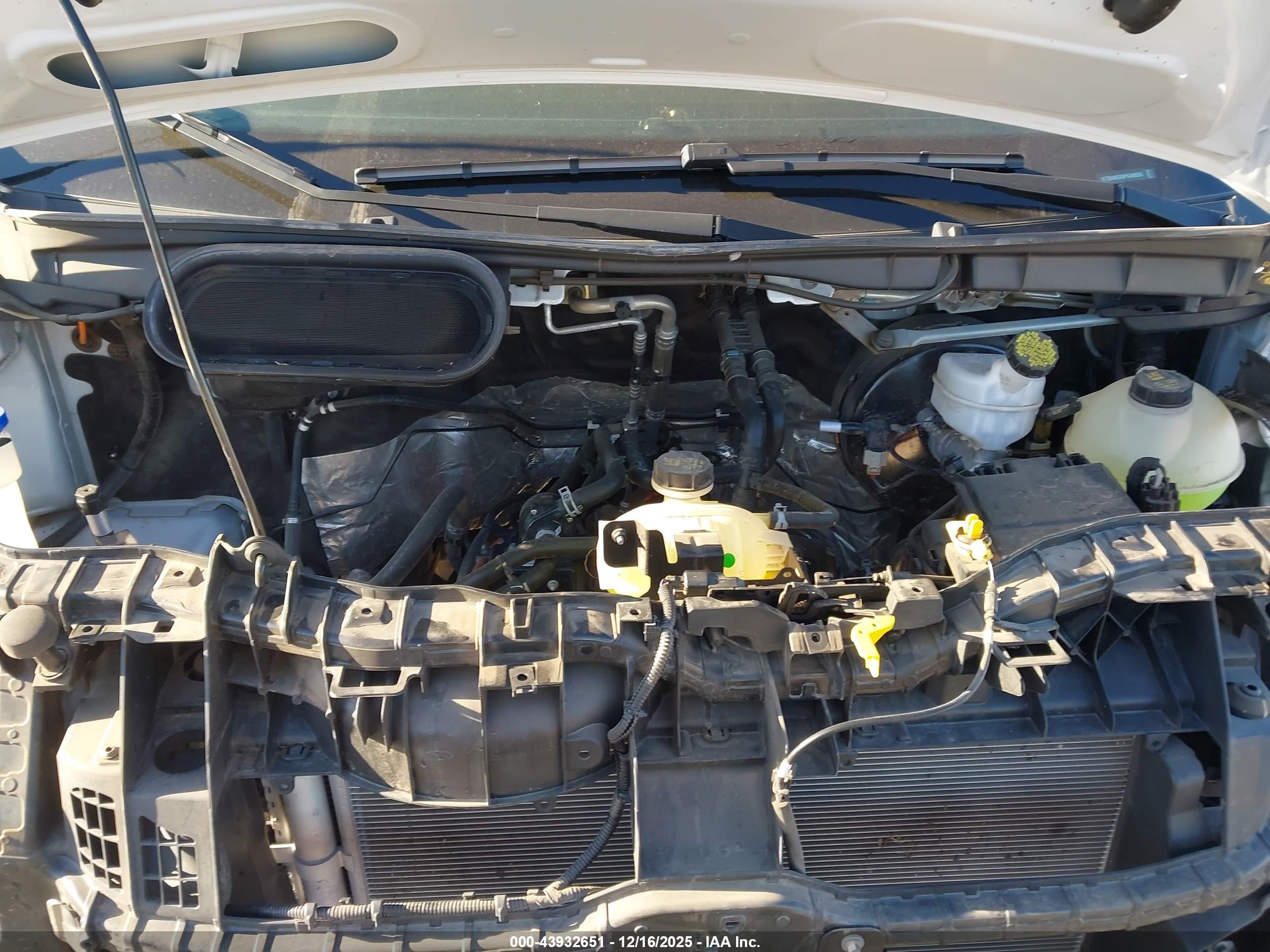FORD E-TRANSIT-350 image 10