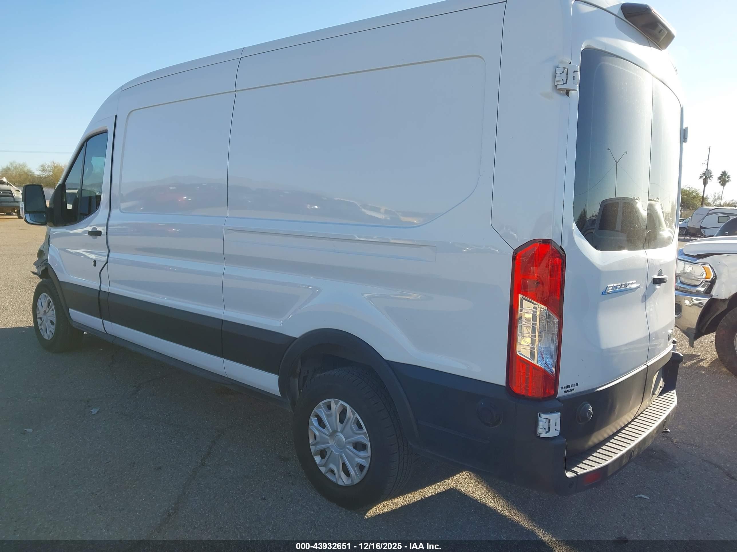 FORD E-TRANSIT-350 image 3