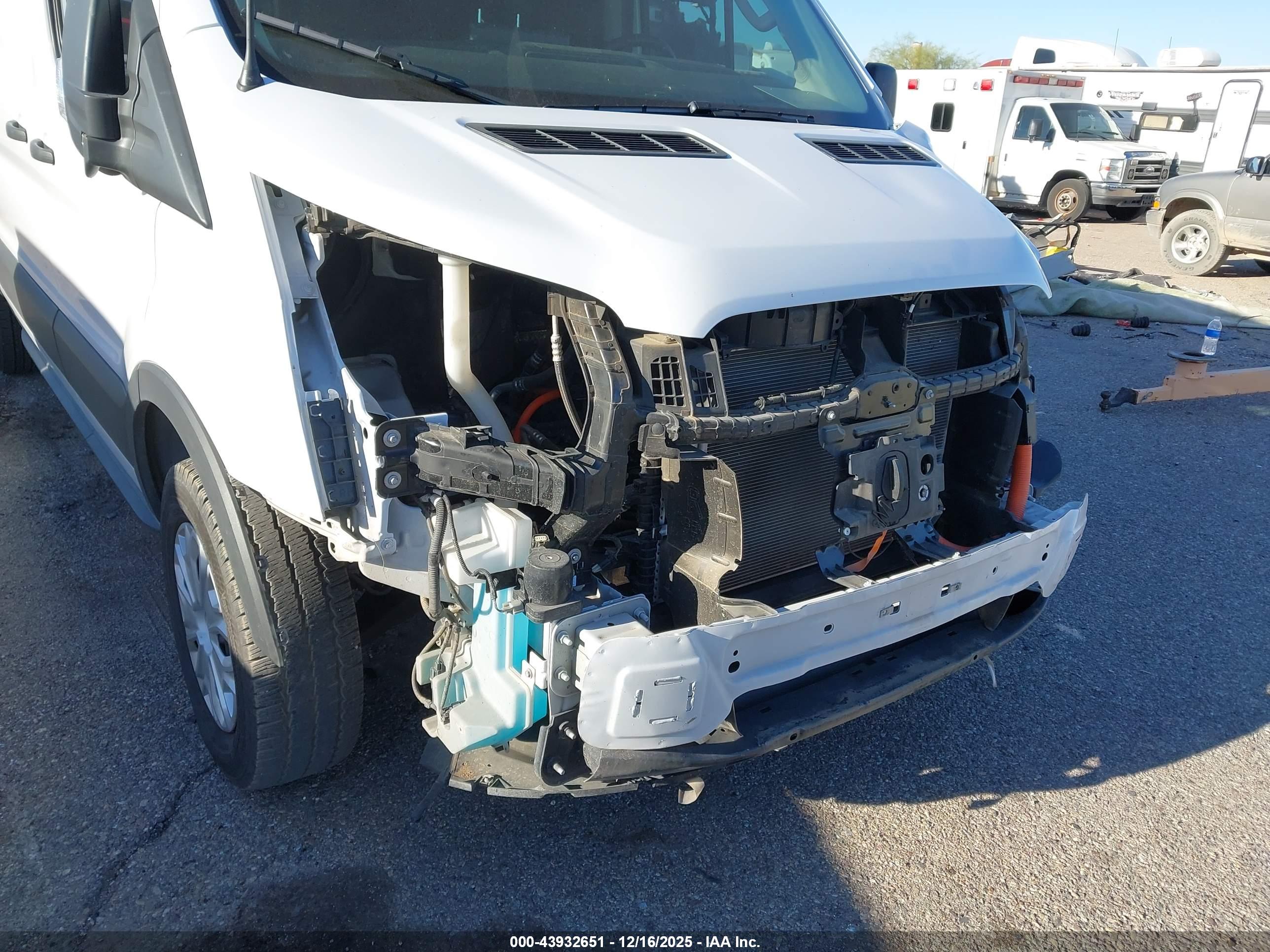 FORD E-TRANSIT-350 image 6