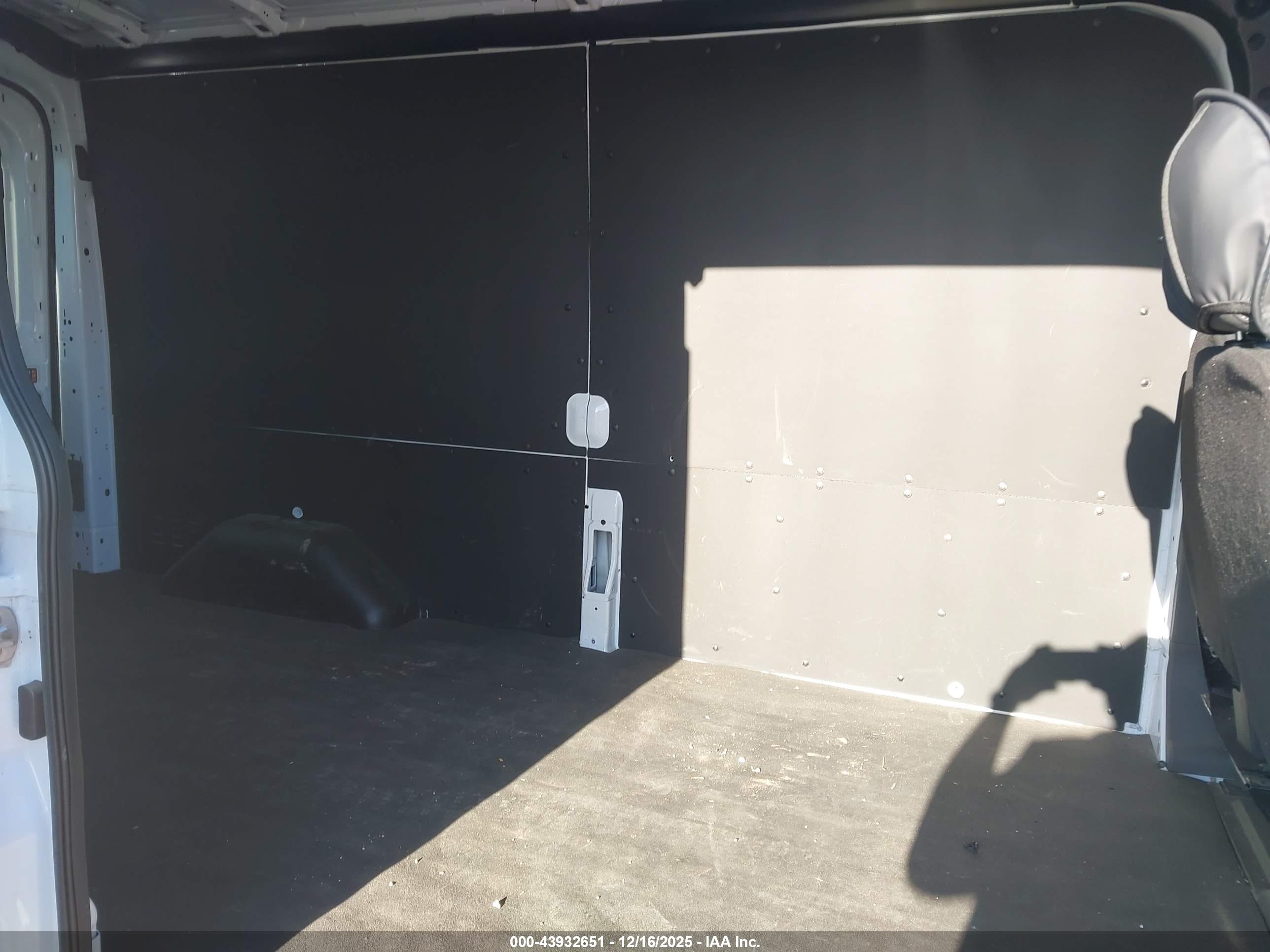 FORD E-TRANSIT-350 image 8