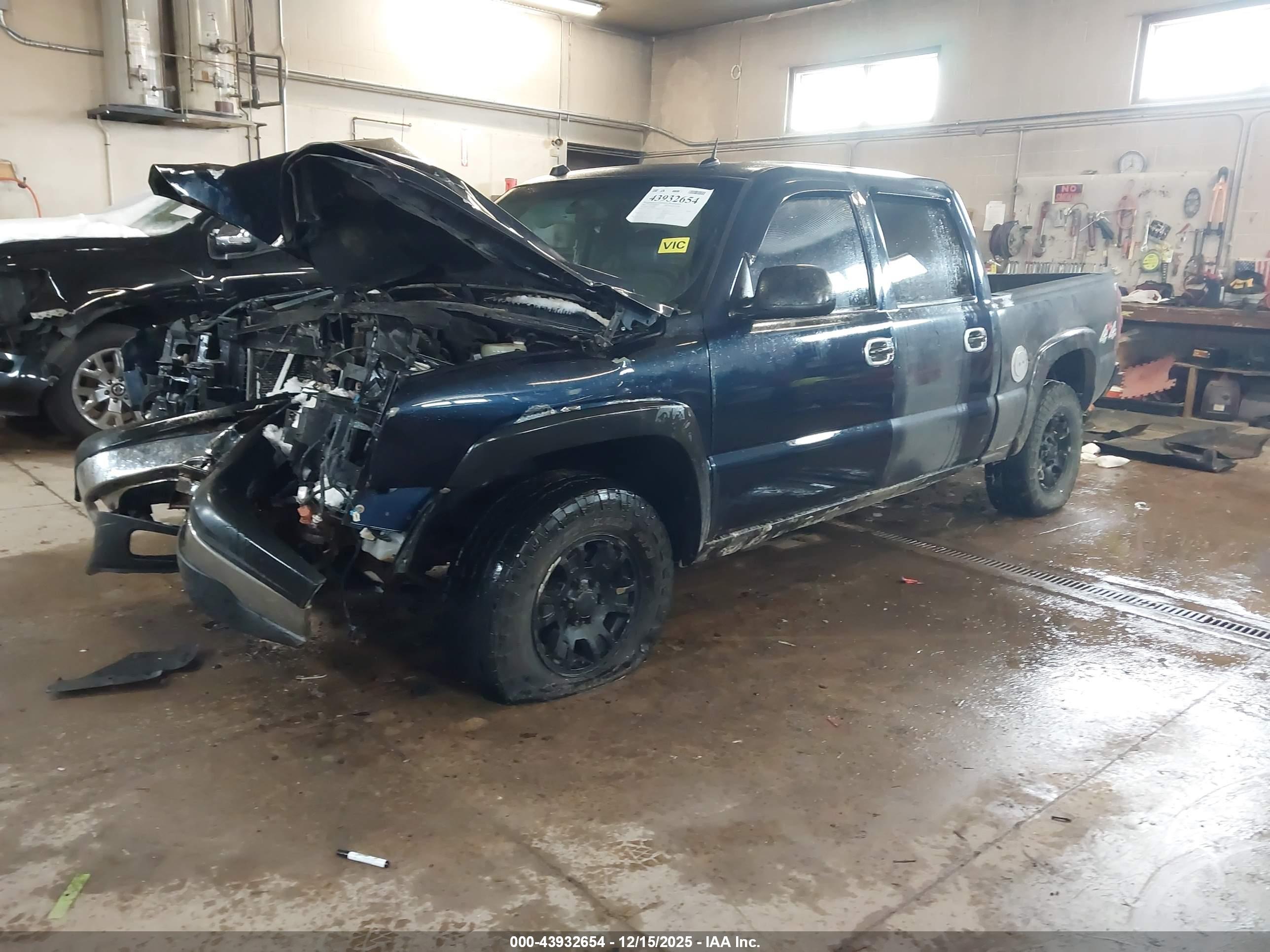 CHEVROLET SILVERADO image 2