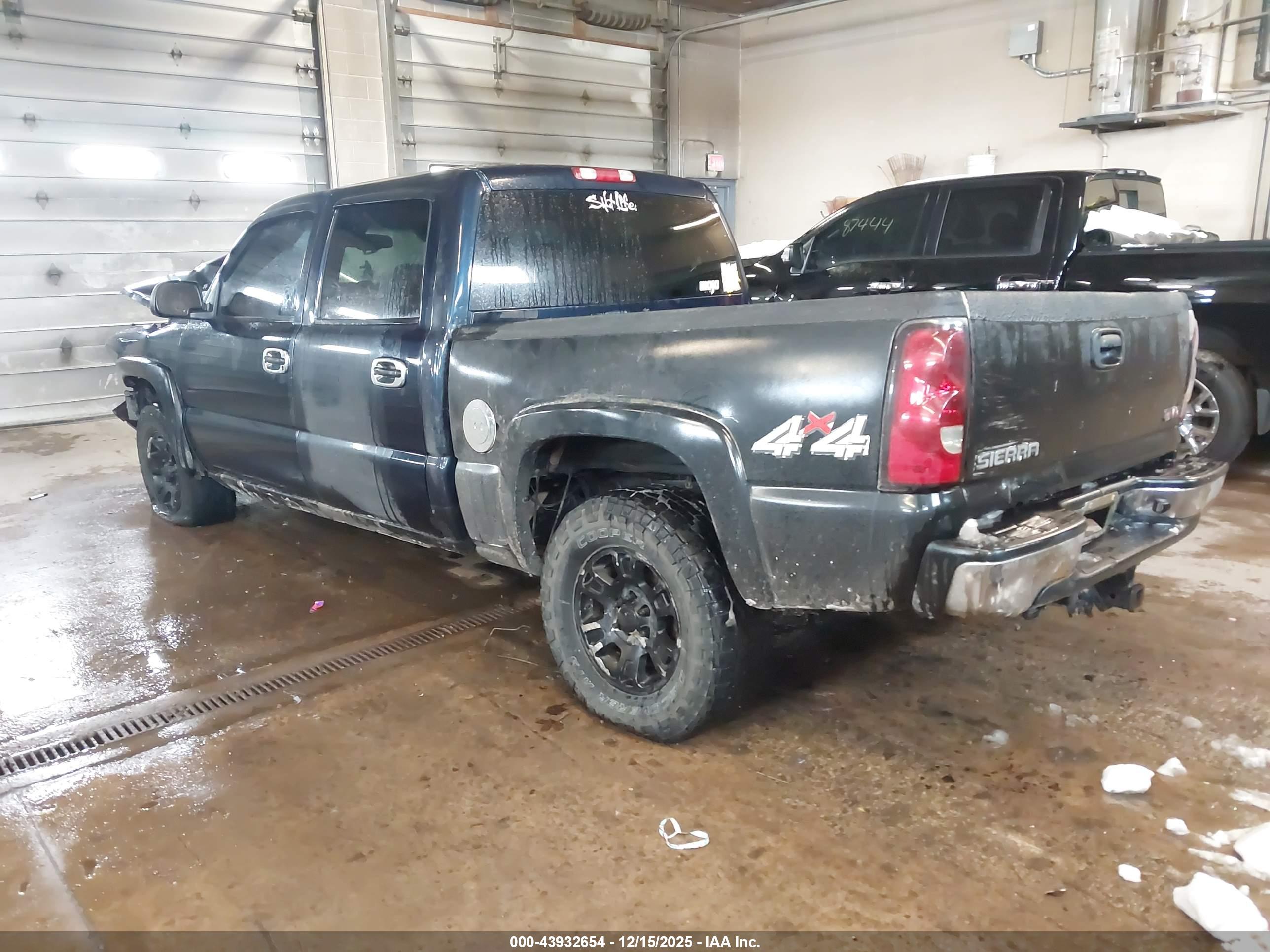 CHEVROLET SILVERADO image 3