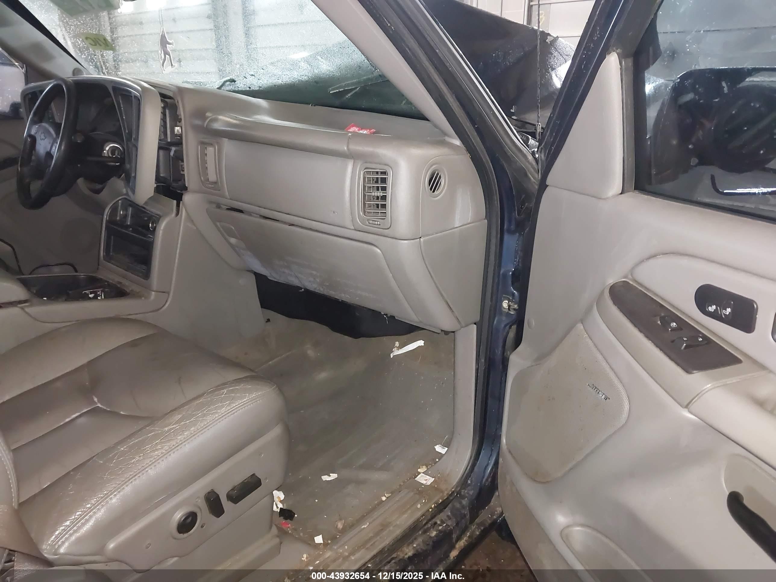 CHEVROLET SILVERADO image 5