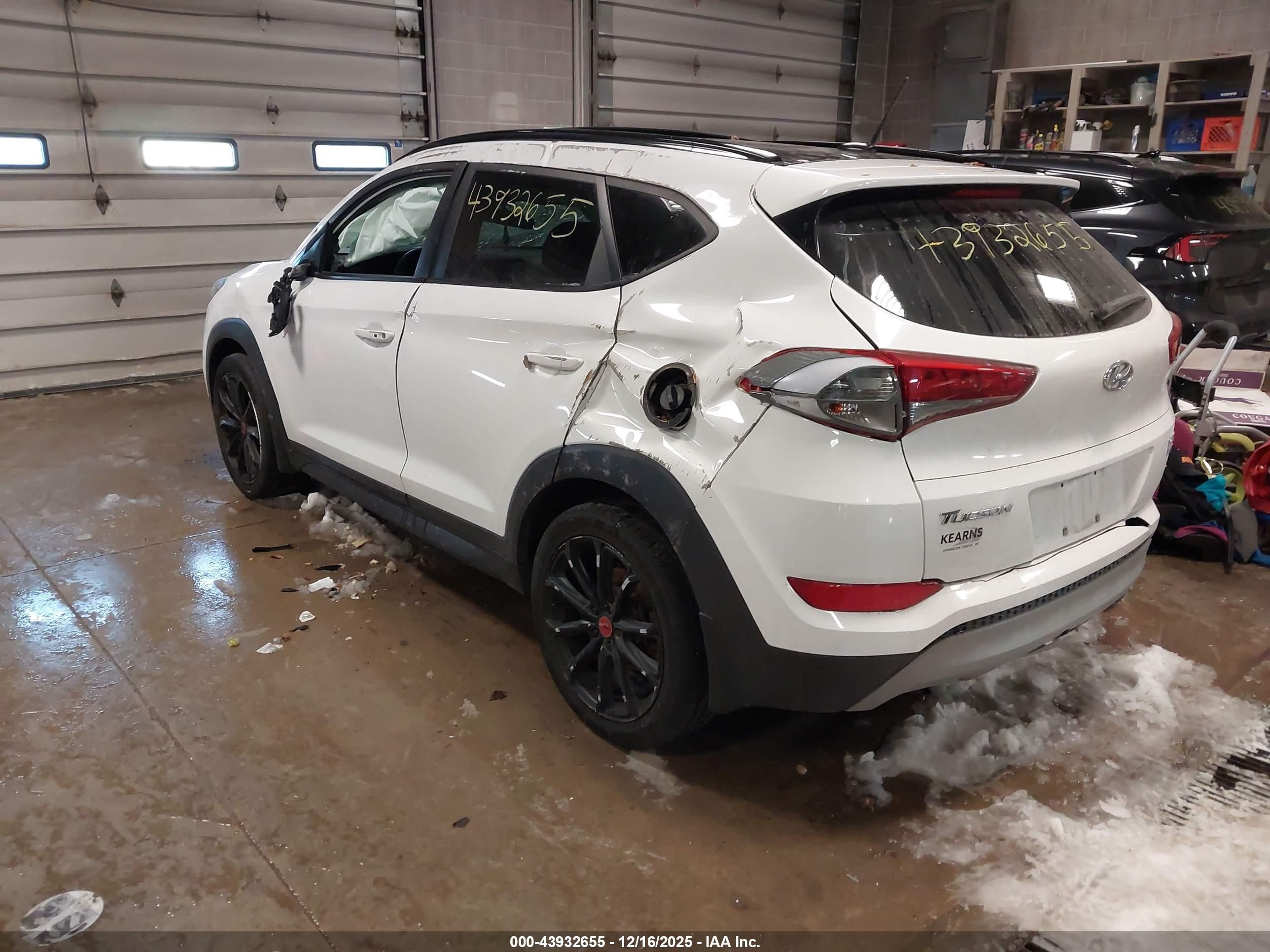 HYUNDAI TUCSON image 3
