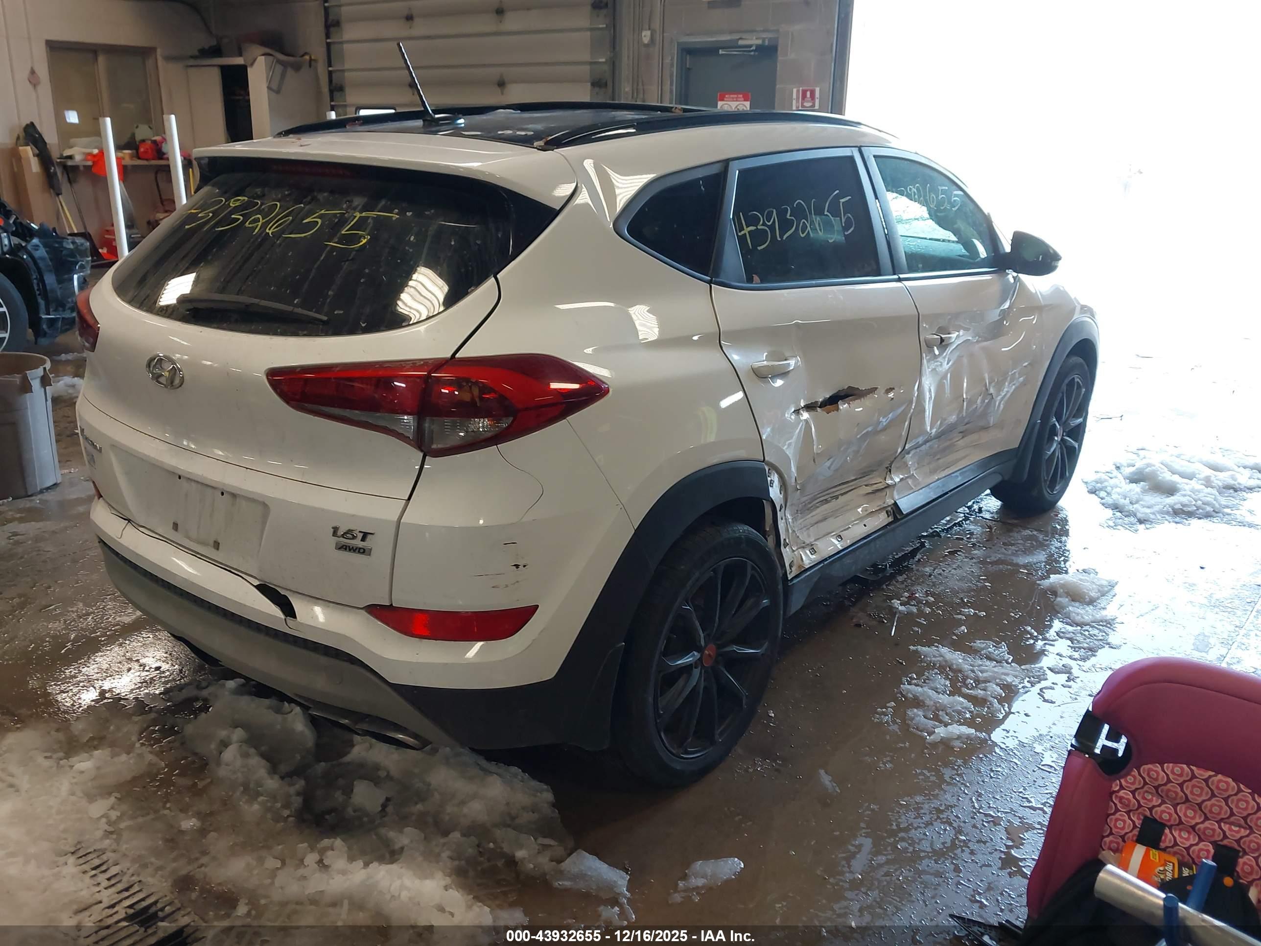 HYUNDAI TUCSON image 4