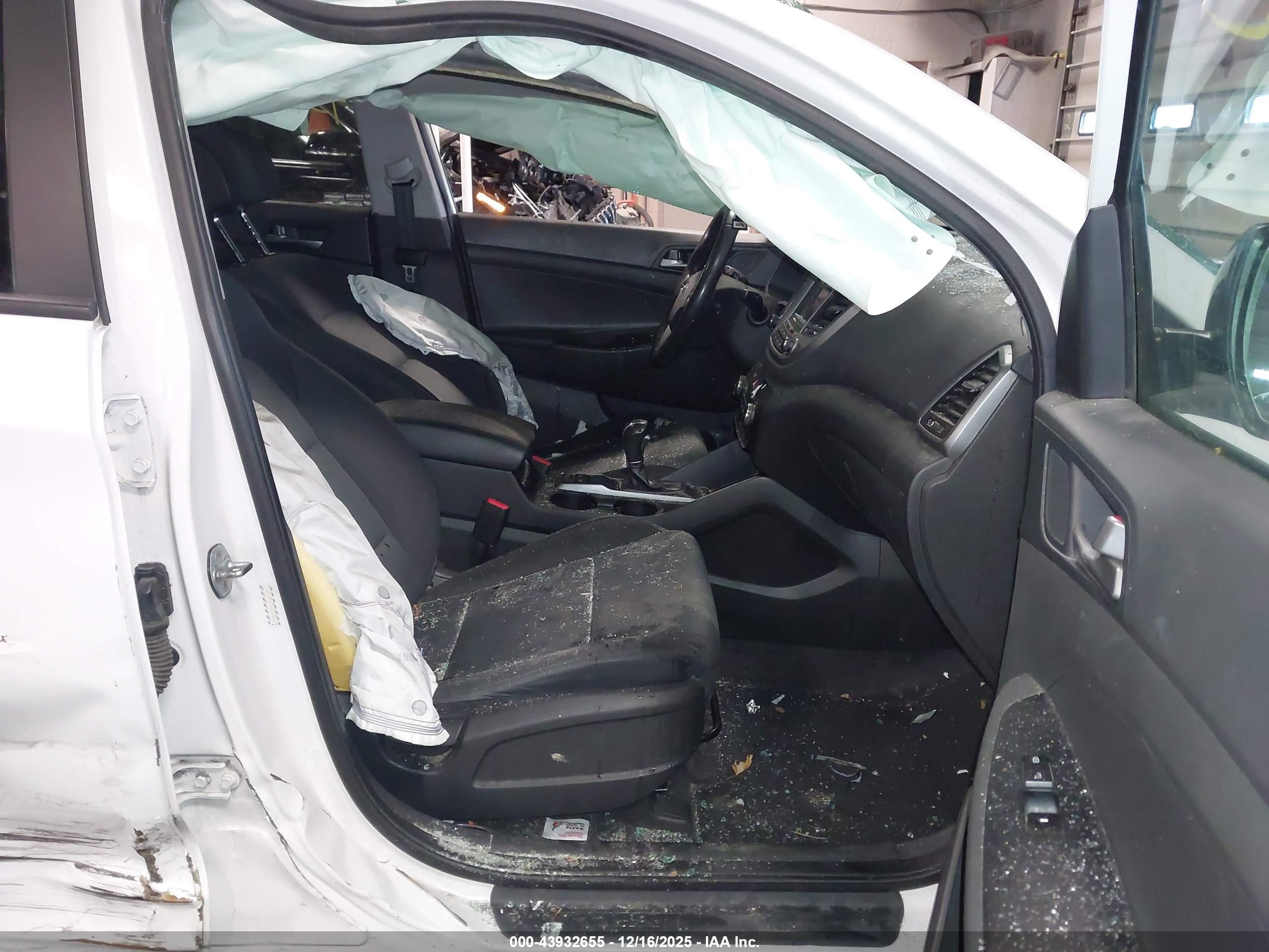 HYUNDAI TUCSON image 5