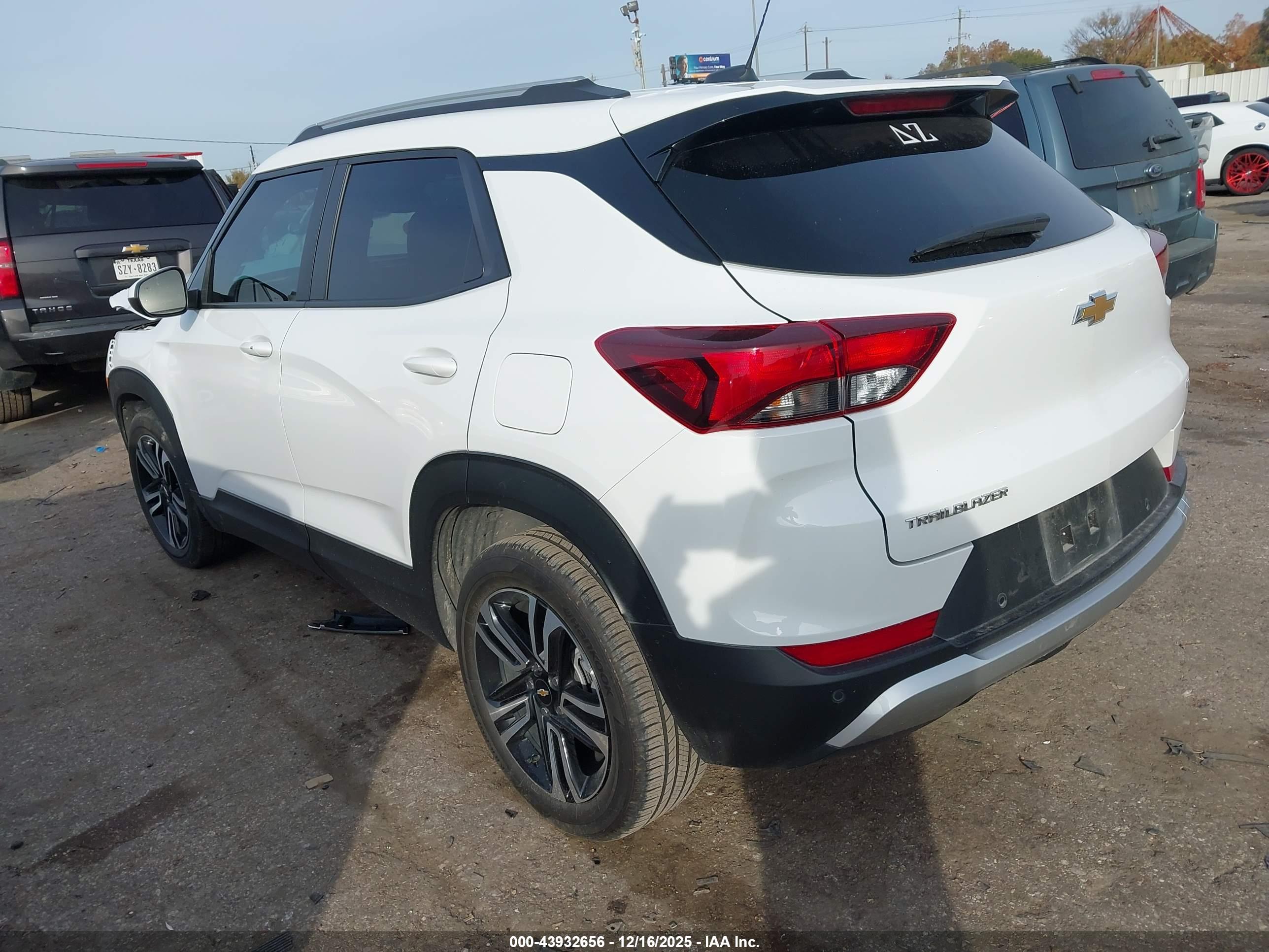 CHEVROLET TRAILBLAZER image 3