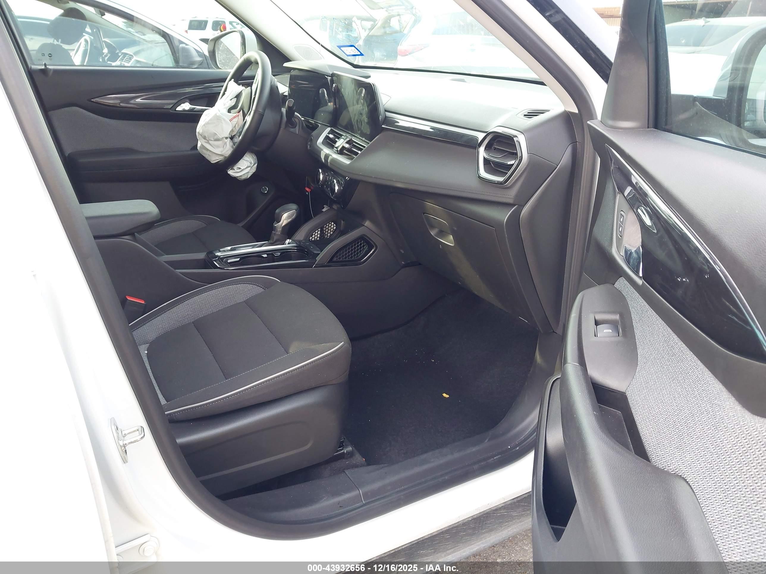 CHEVROLET TRAILBLAZER image 5