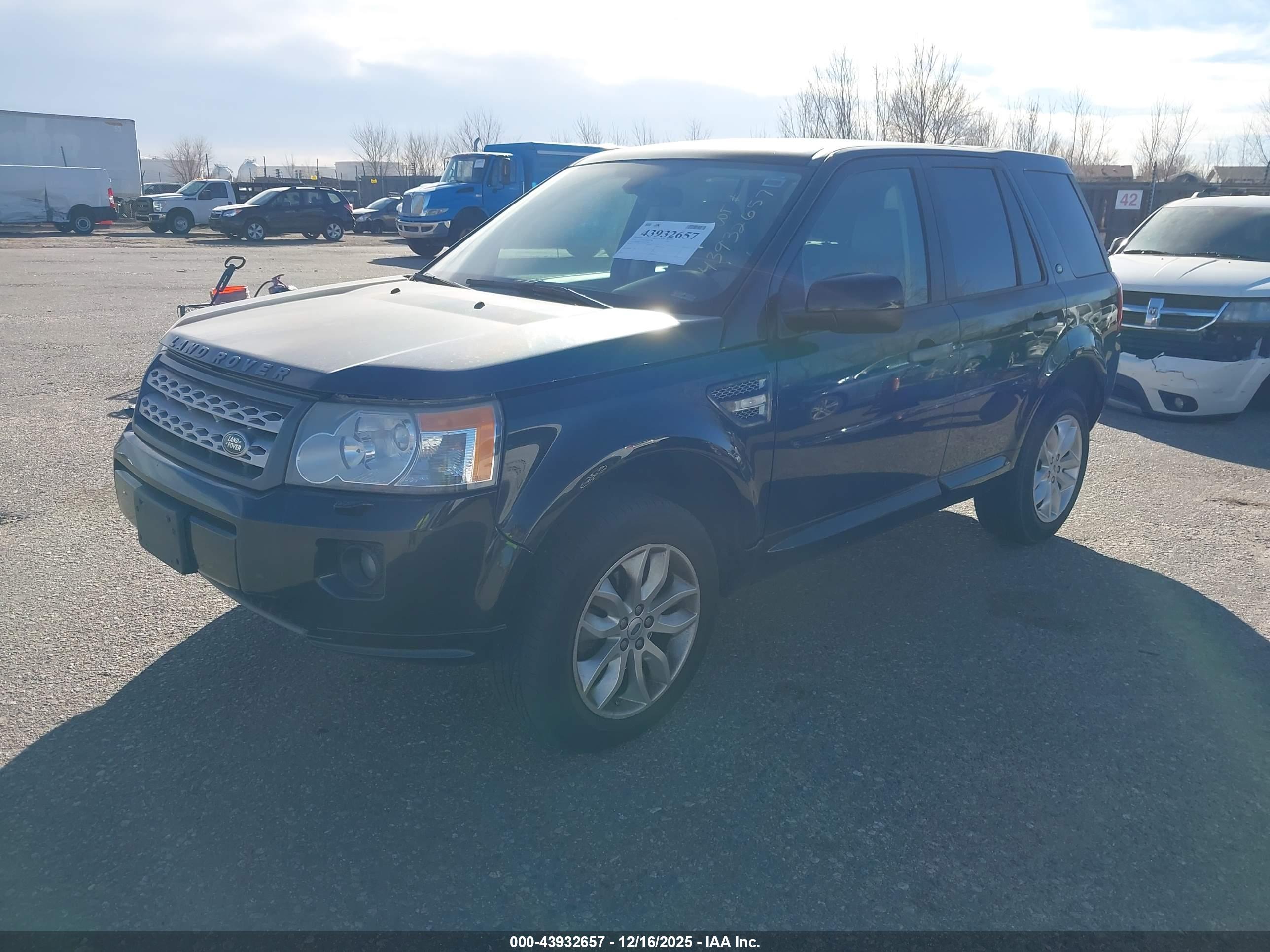 LAND ROVER image 2