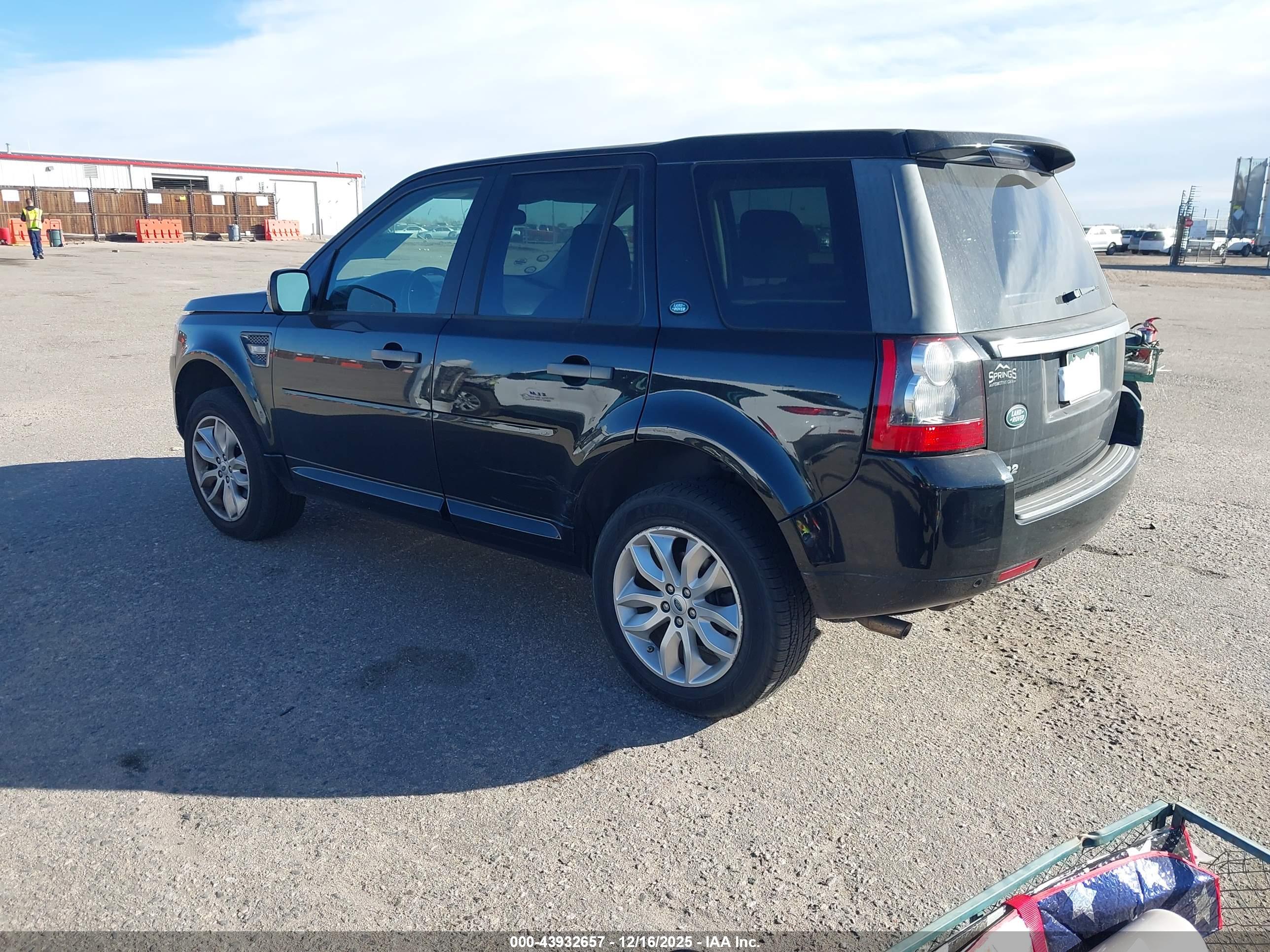 LAND ROVER image 3