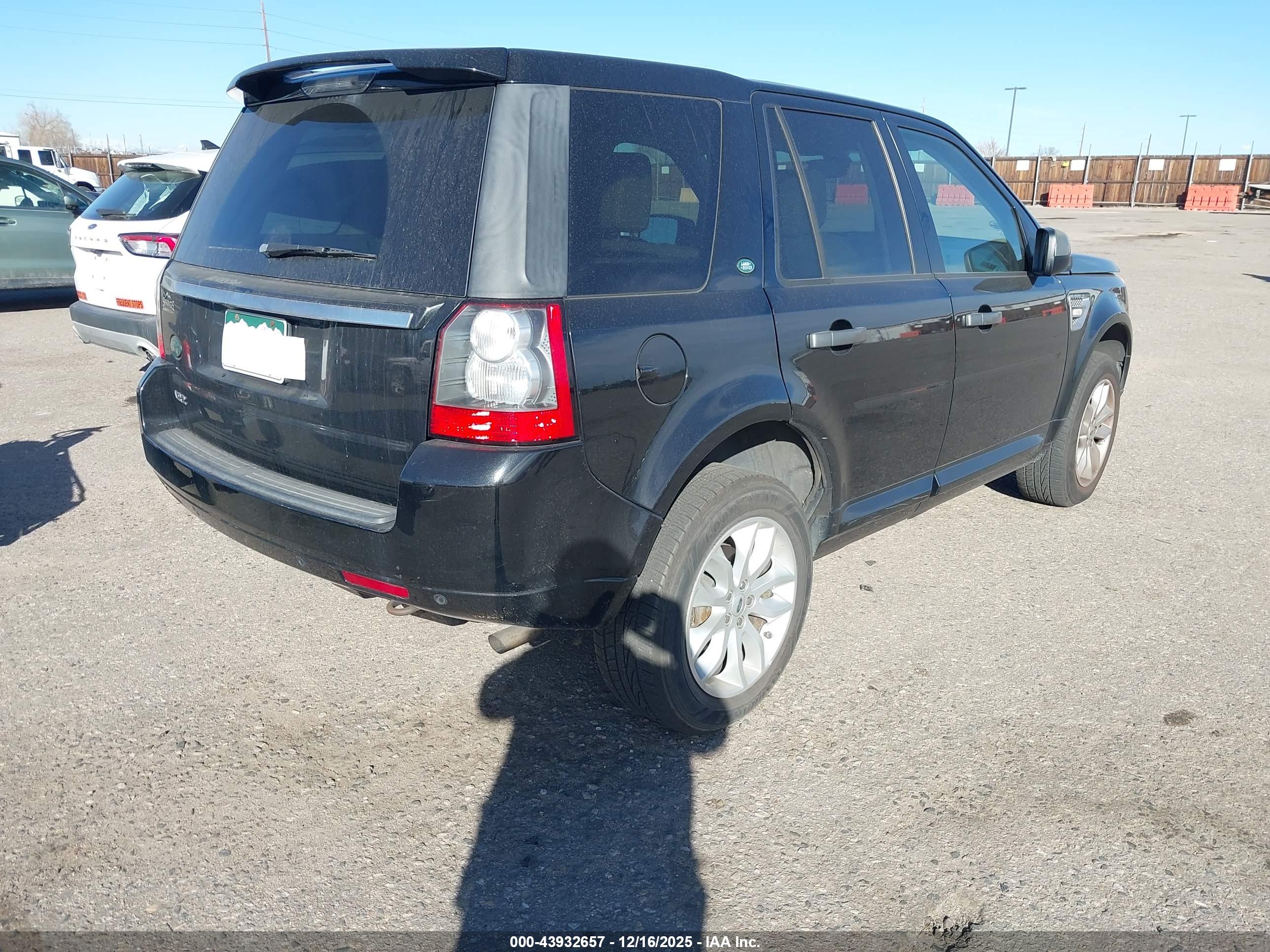 LAND ROVER image 4