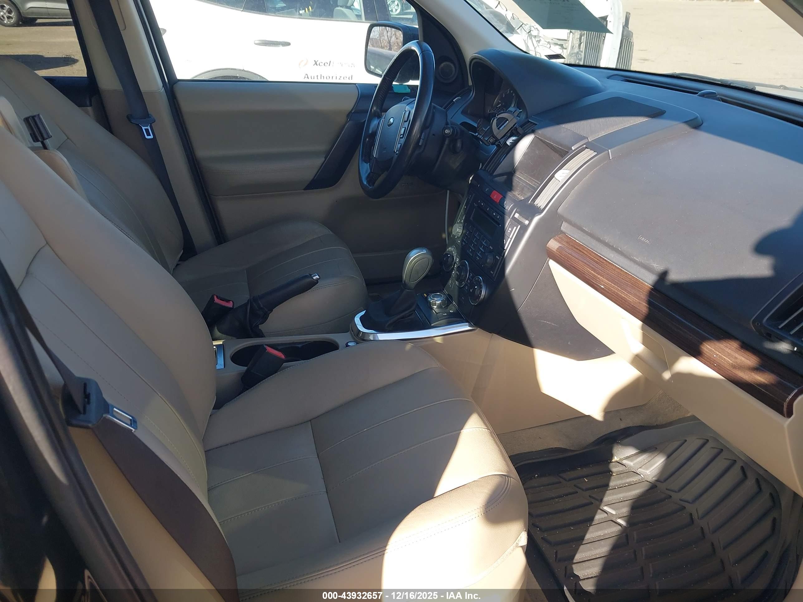 LAND ROVER image 5