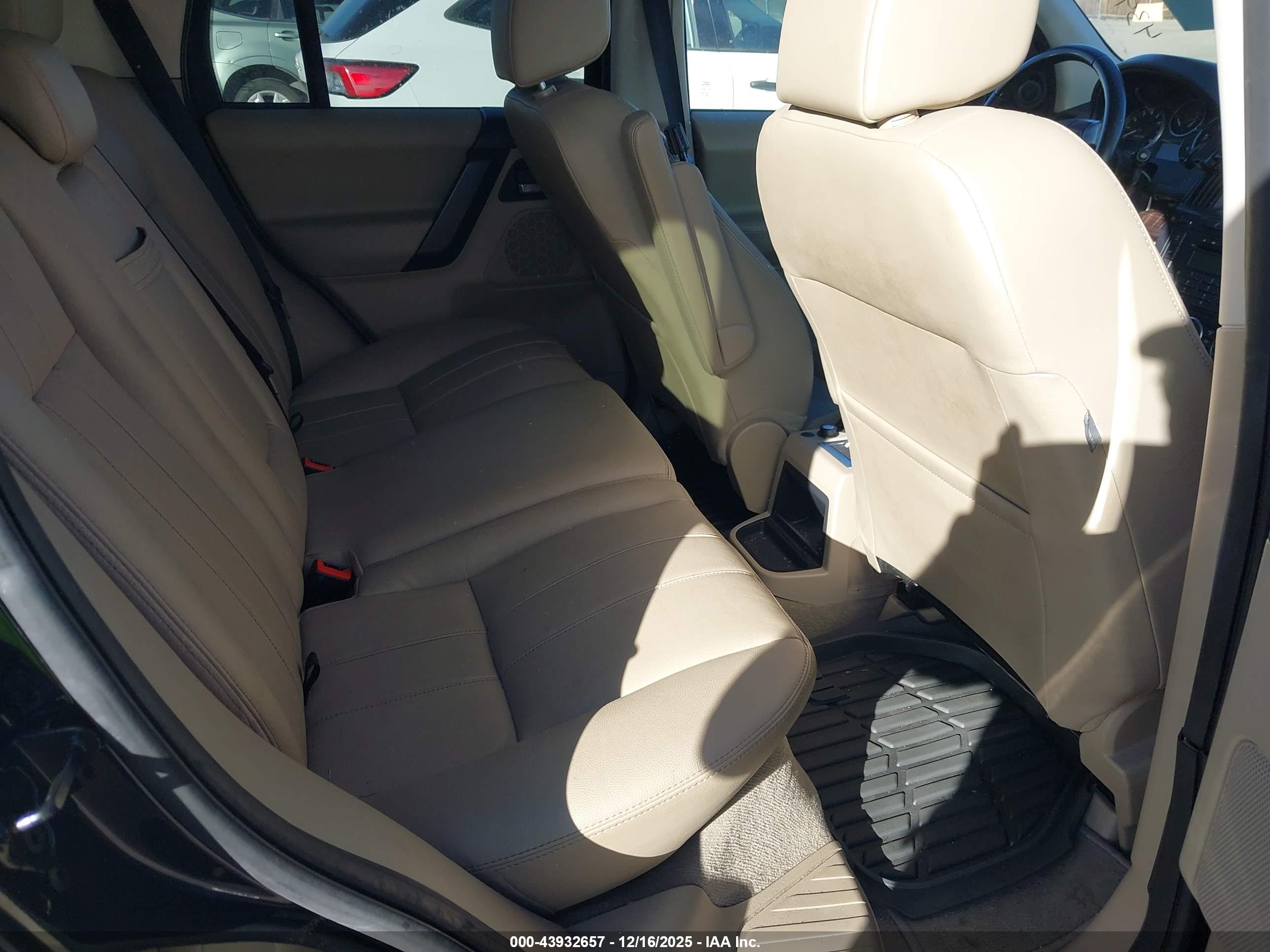 LAND ROVER image 8