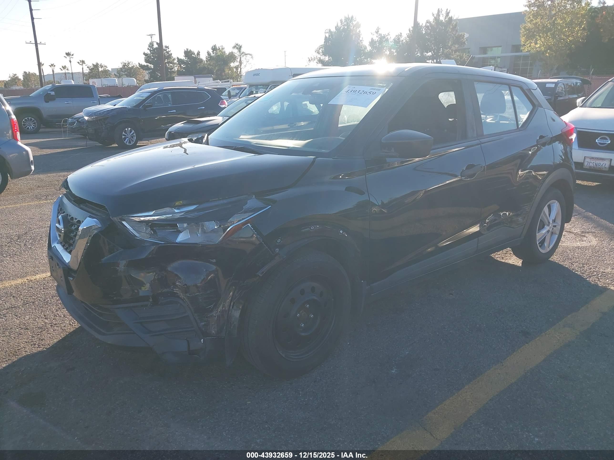 NISSAN KICKS image 2