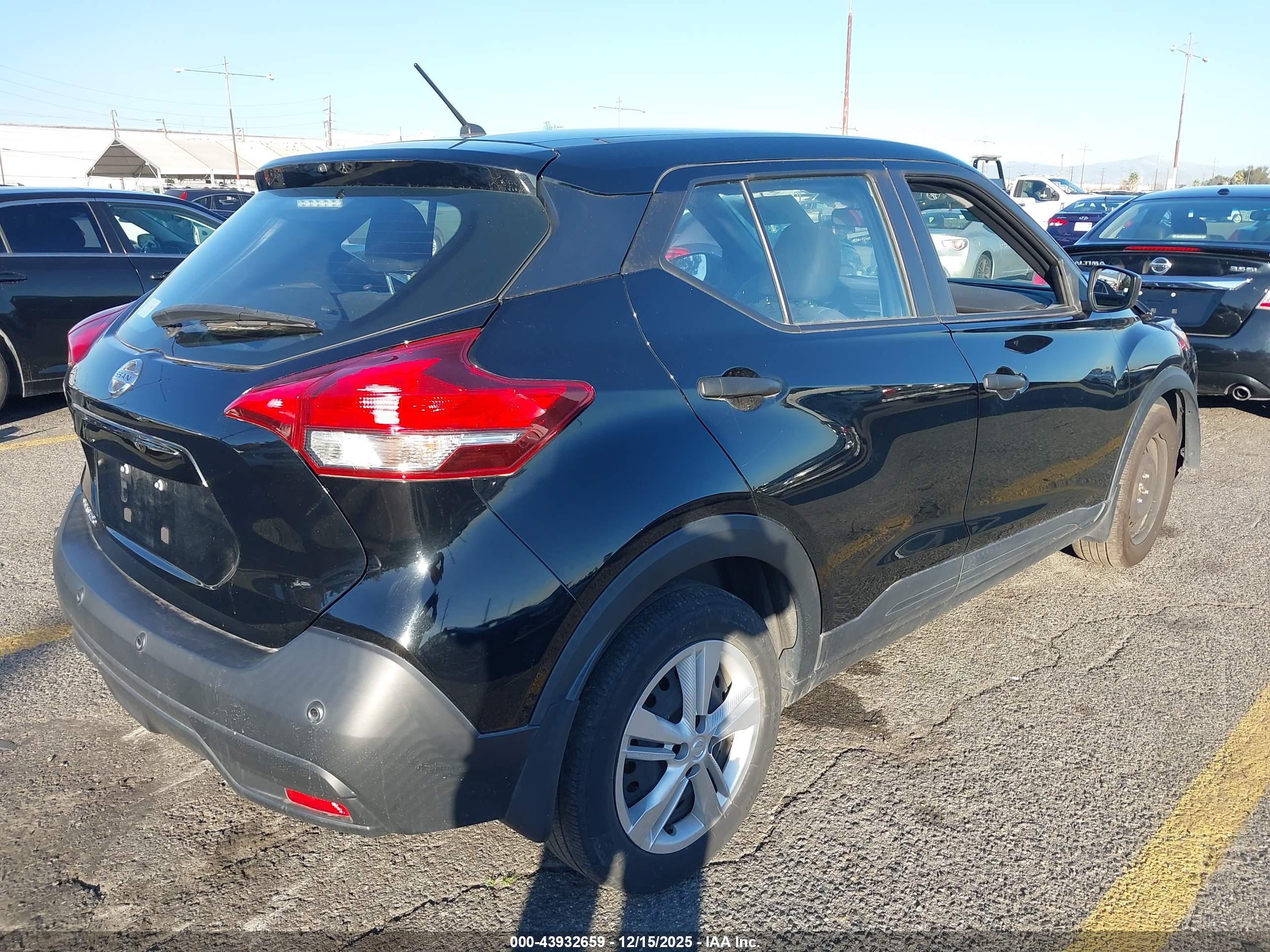 NISSAN KICKS image 4