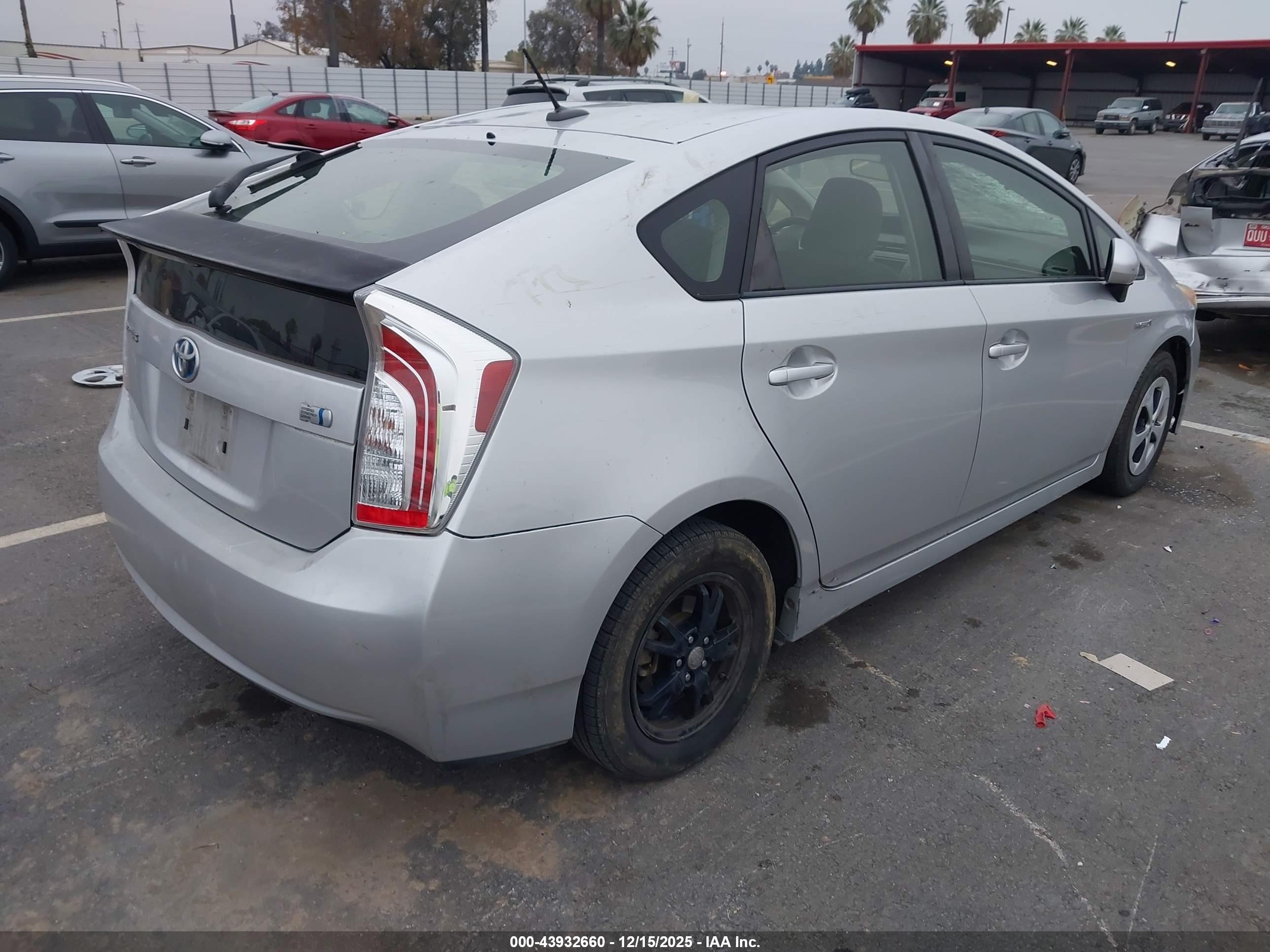 TOYOTA PRIUS image 4