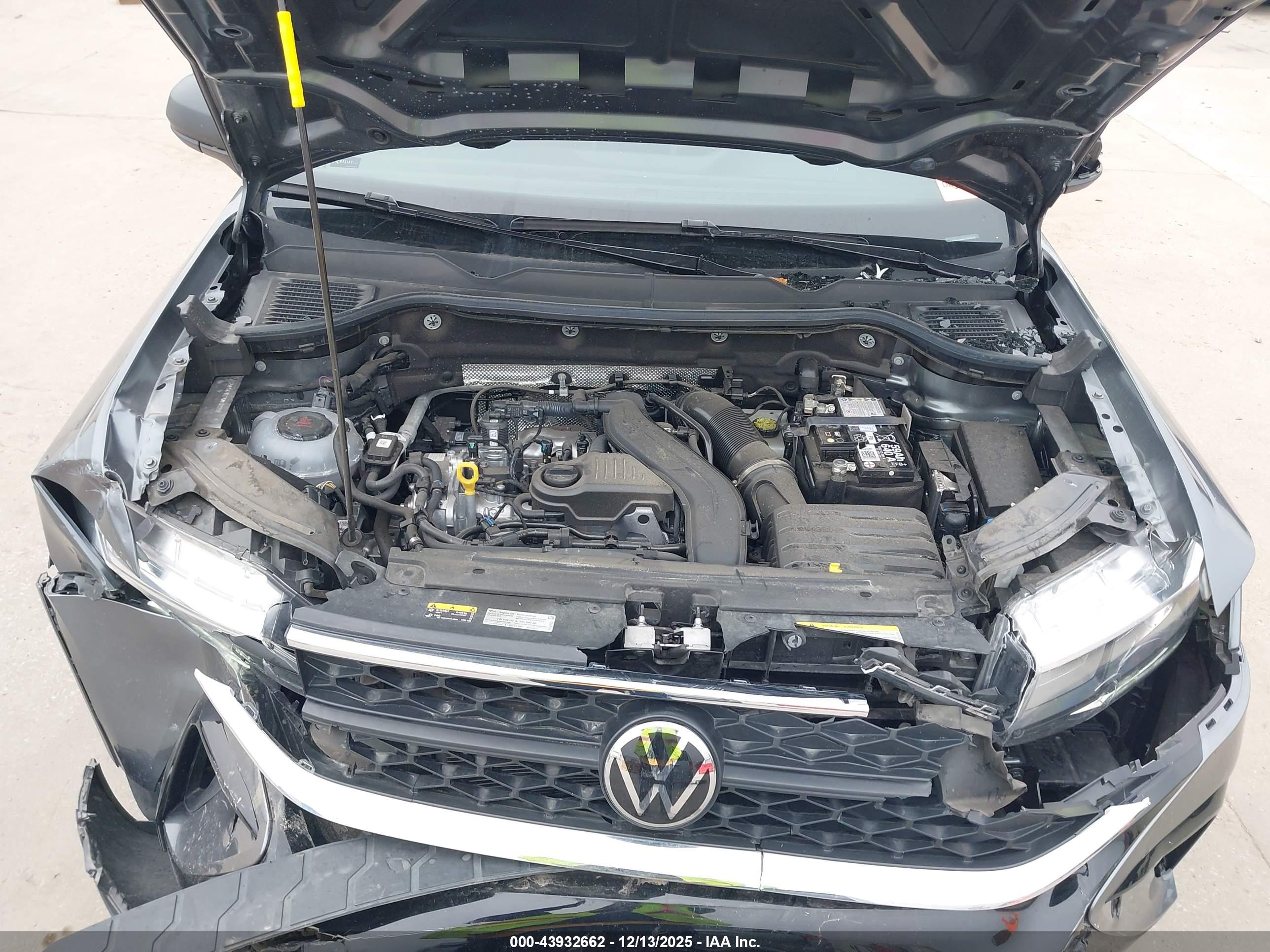 VOLKSWAGEN TAOS image 10