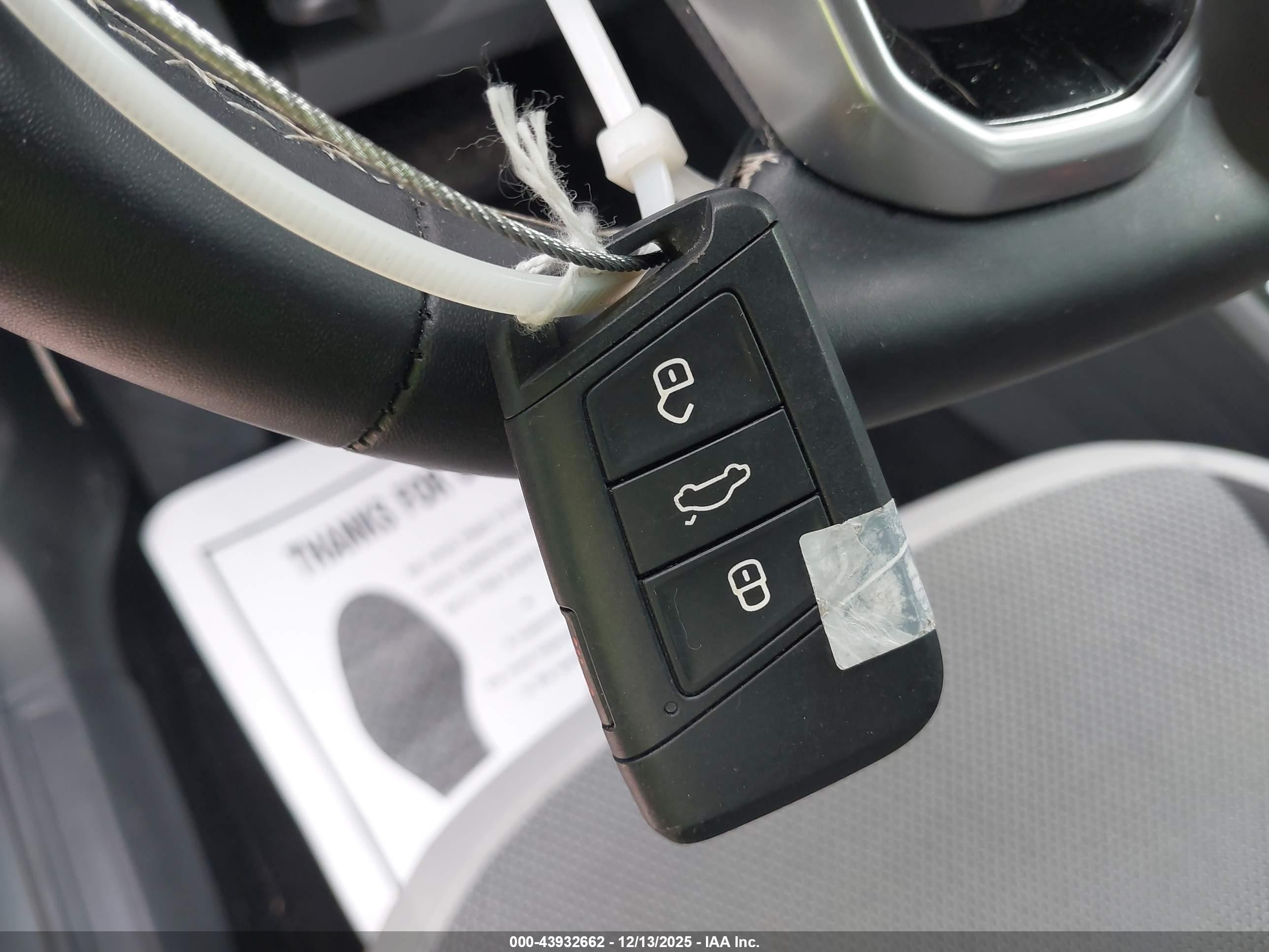 VOLKSWAGEN TAOS image 11