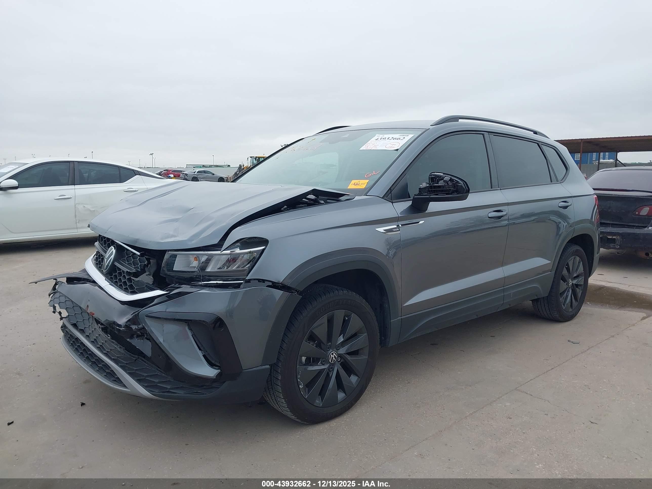 VOLKSWAGEN TAOS image 2