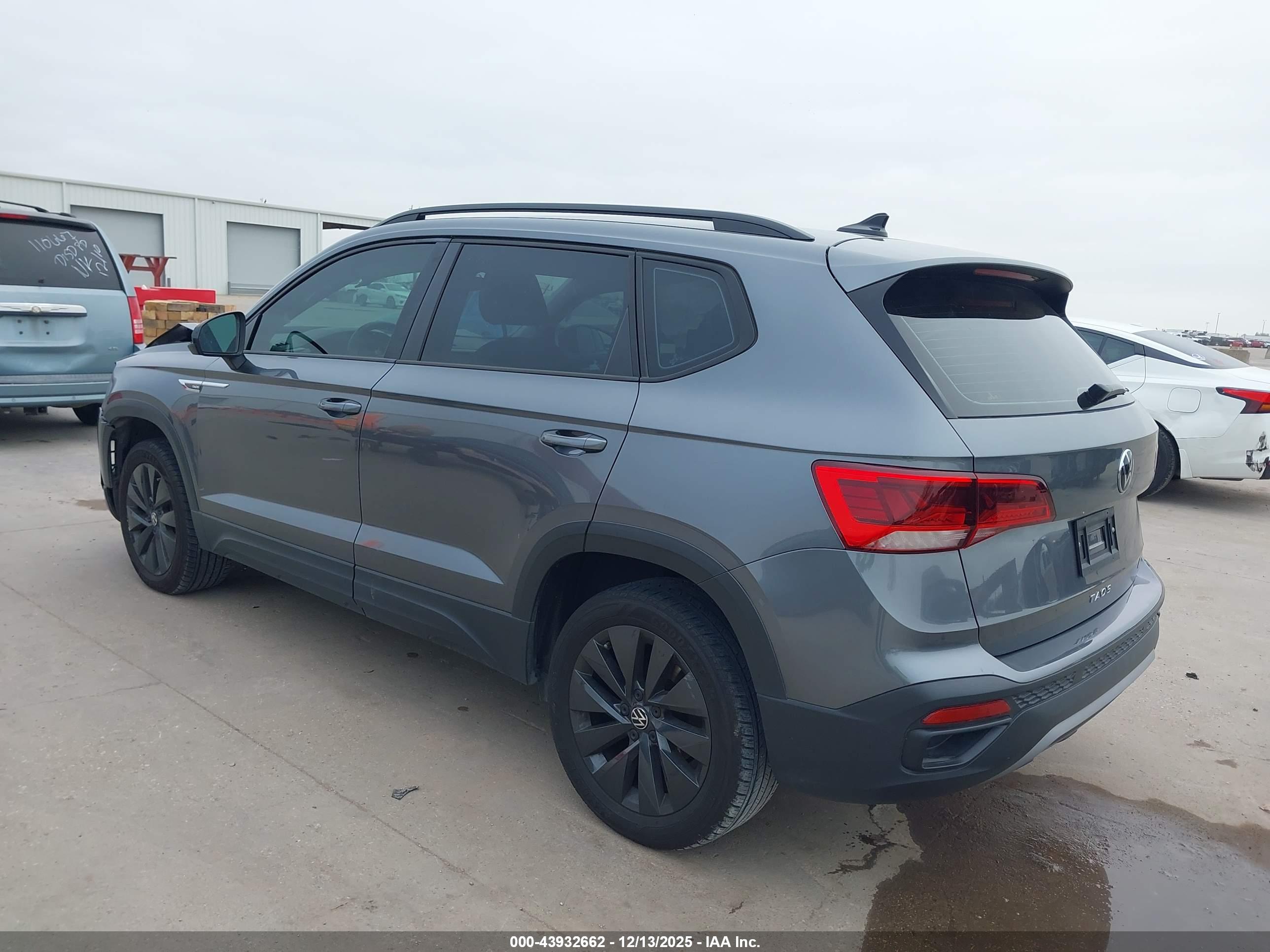 VOLKSWAGEN TAOS image 3