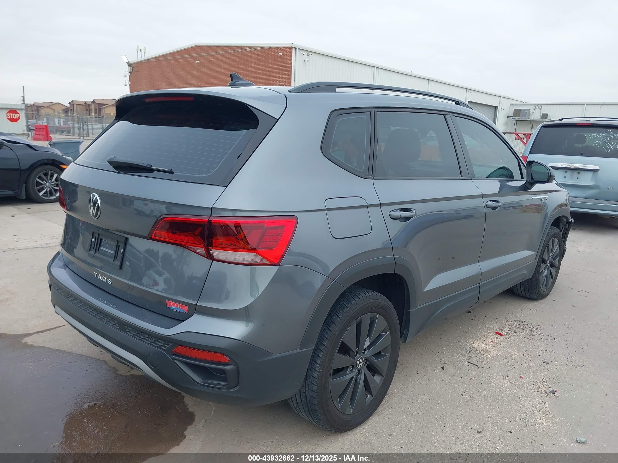 VOLKSWAGEN TAOS image 4
